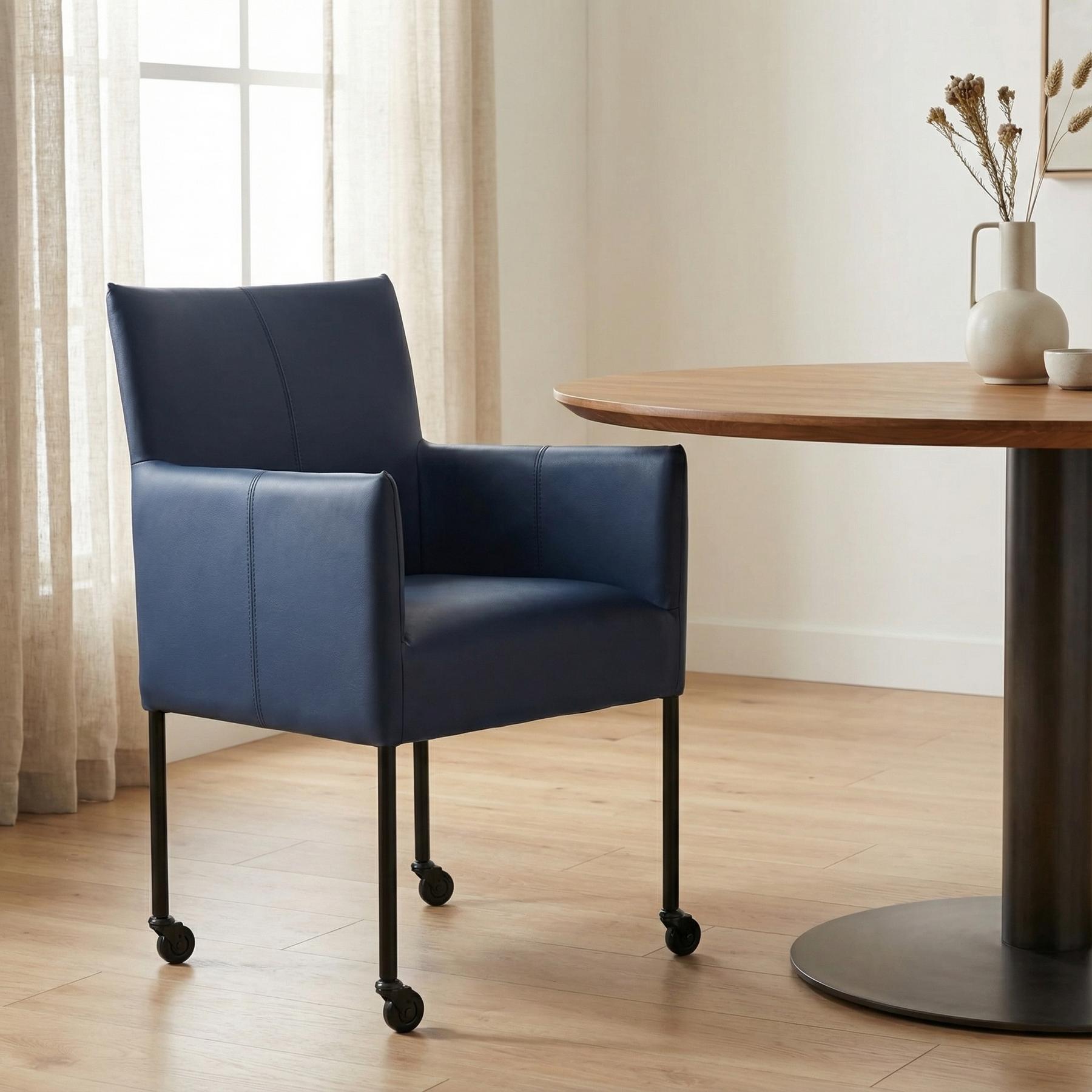 afbeelding van Leren eetkamerstoel Desire - Toledo Kobalt (blauw) - Poten staal rond zwart