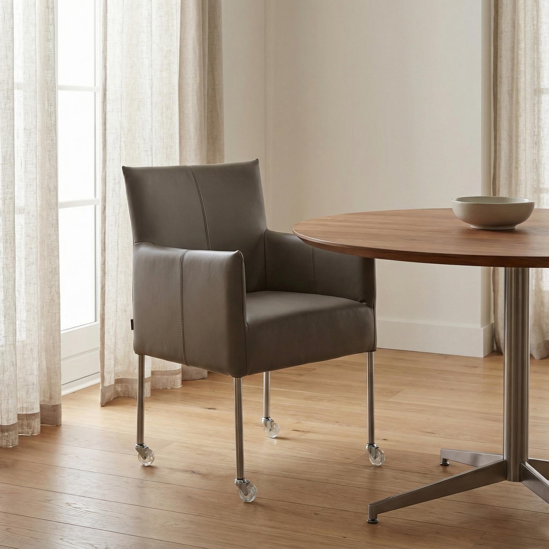 afbeelding van Leren eetkamerstoel Desire - Toledo Smog (grijs) - Poten staal rond RVS