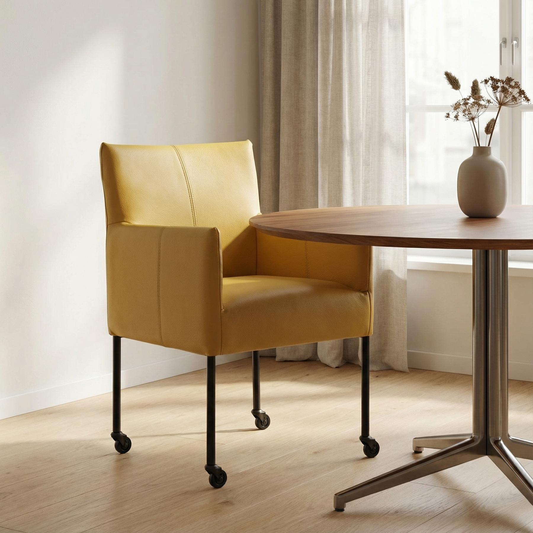 afbeelding van Leren eetkamerstoel Desire - Toledo Lemon (geel) - Poten staal rond zwart