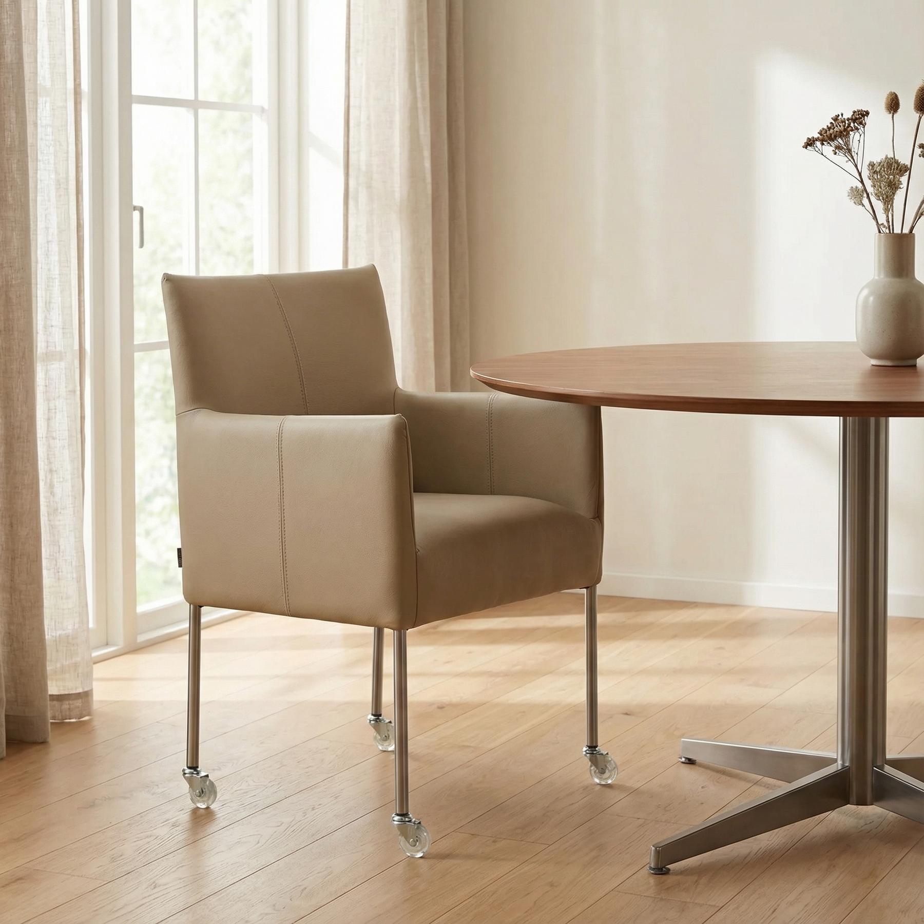 afbeelding van Leren eetkamerstoel Desire - Toledo Mastic (taupe/bruin) - Poten staal rond RVS