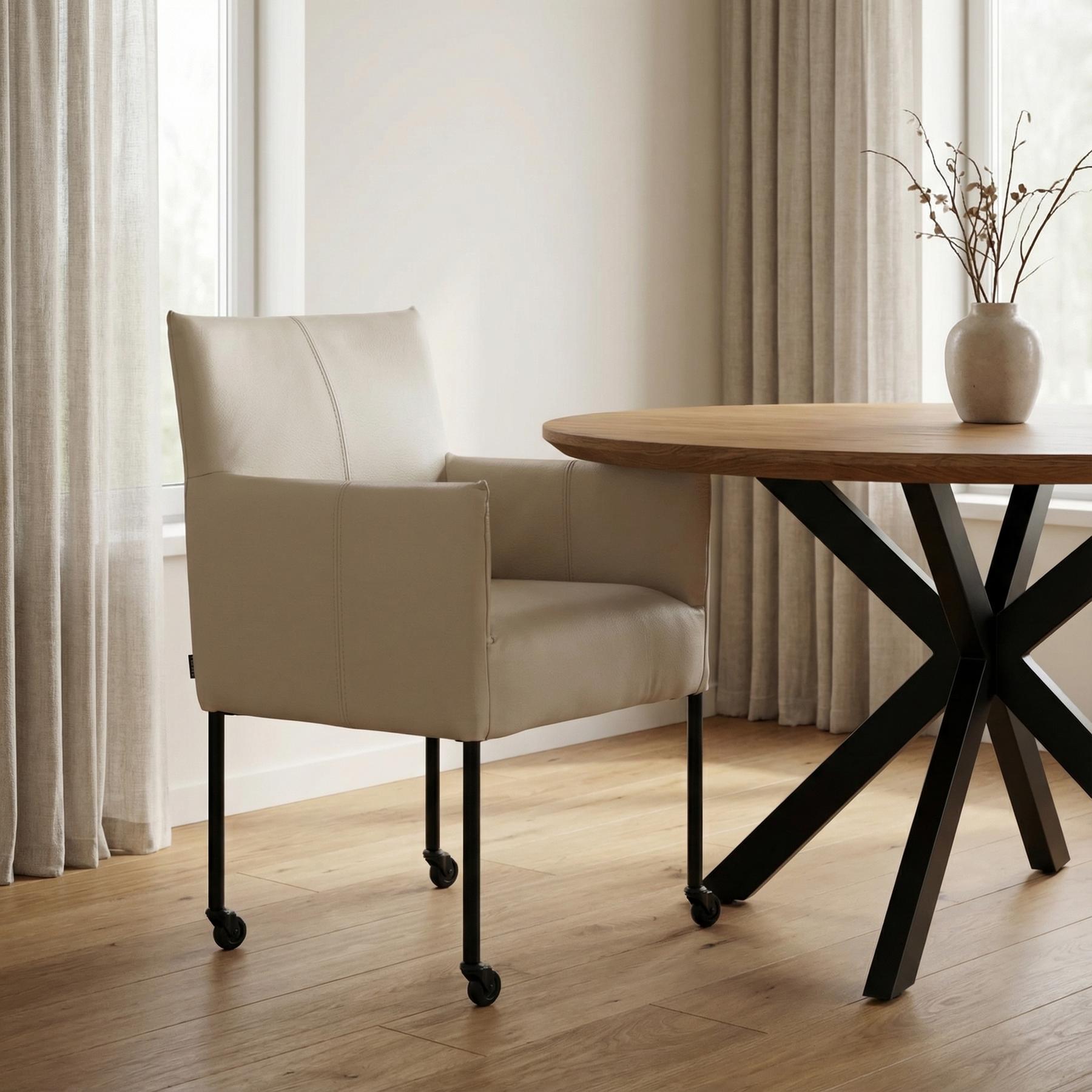 afbeelding van Leren eetkamerstoel Desire - Toledo Misty (crème) - Poten staal rond zwart