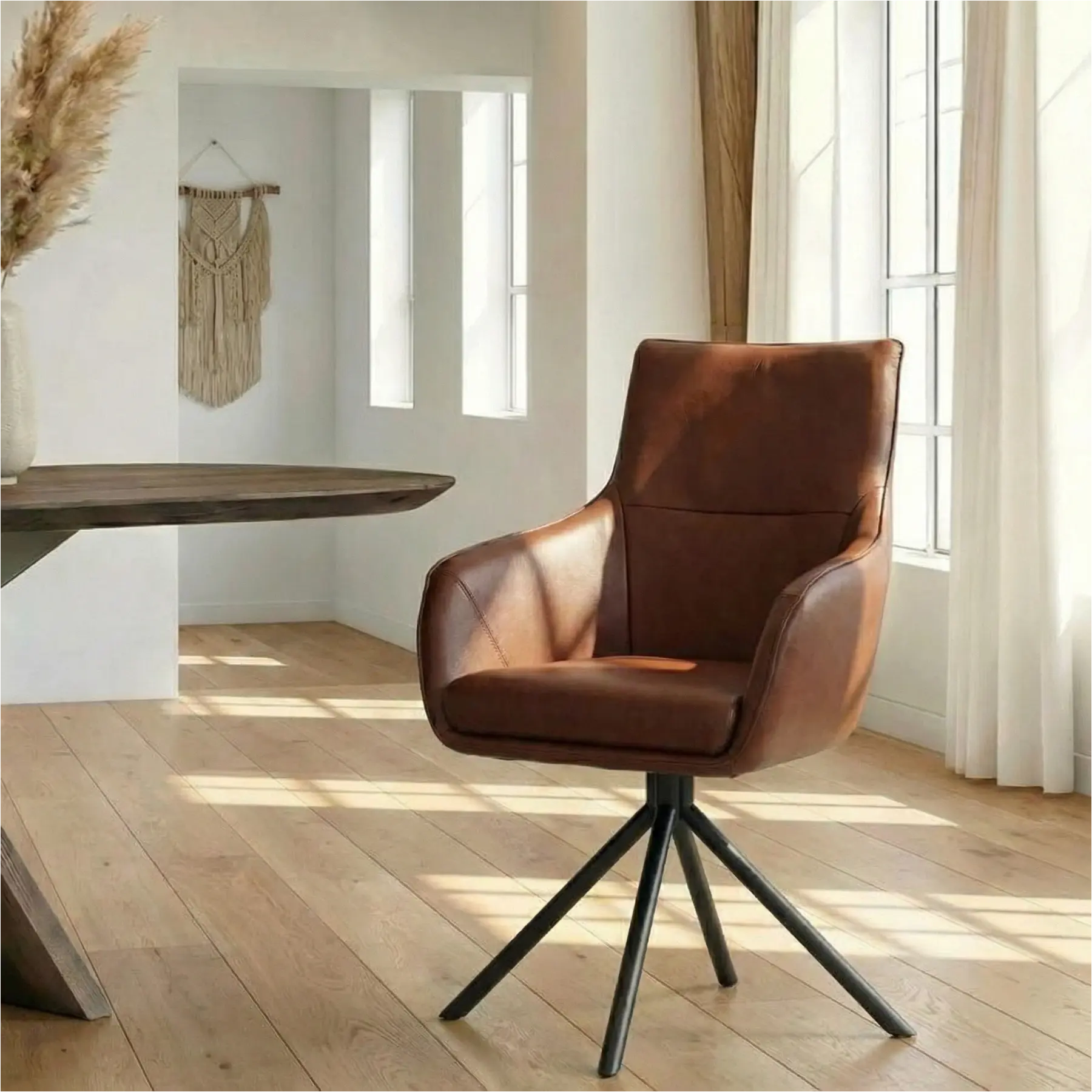 afbeelding van Leren draaibare eetkamerstoel Fancy - Granada Cognac (donkercognac) - Spinpoot staal rond zwart