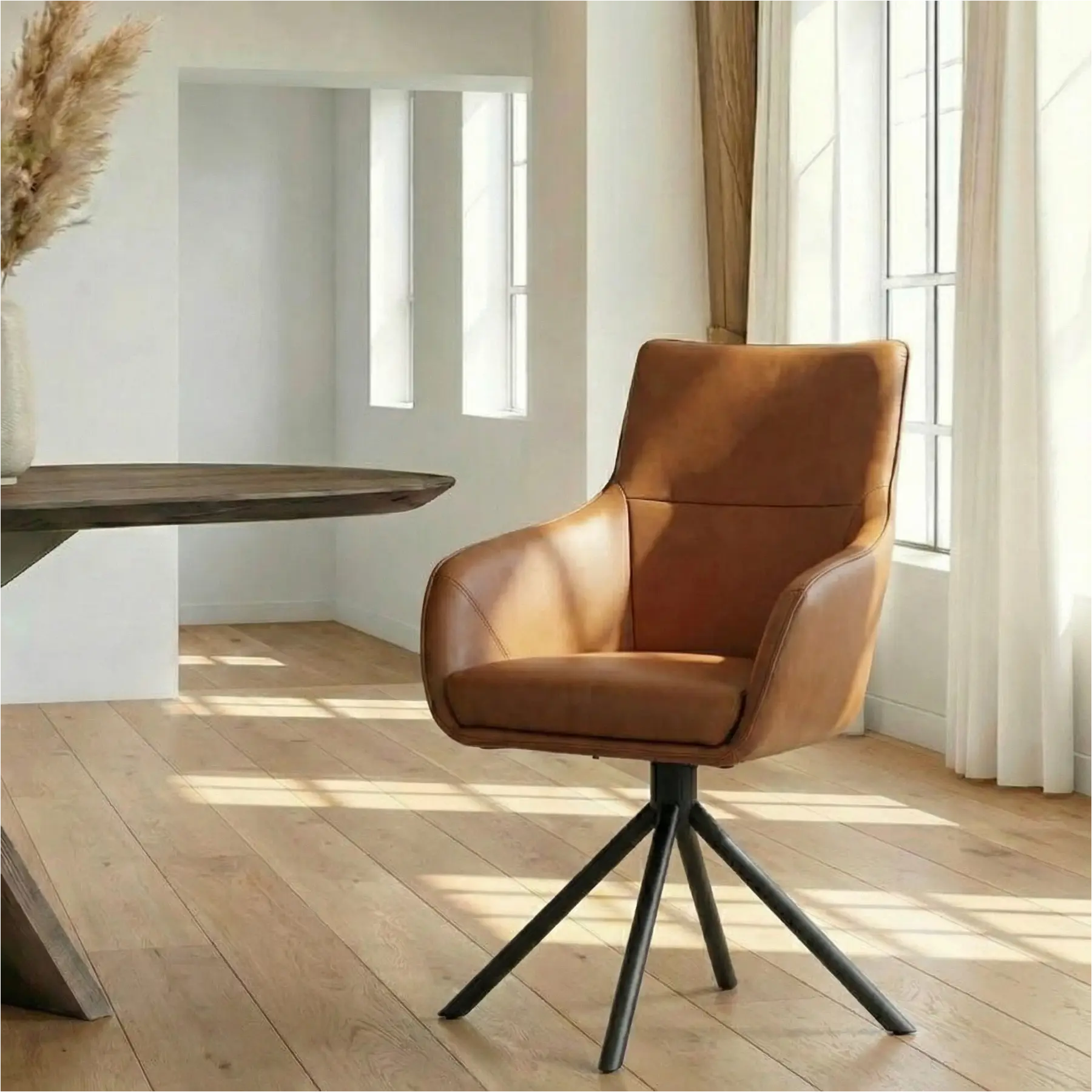 afbeelding van Leren draaibare eetkamerstoel Fancy - Rancho Cognac (cognac) - Spinpoot staal rond zwart