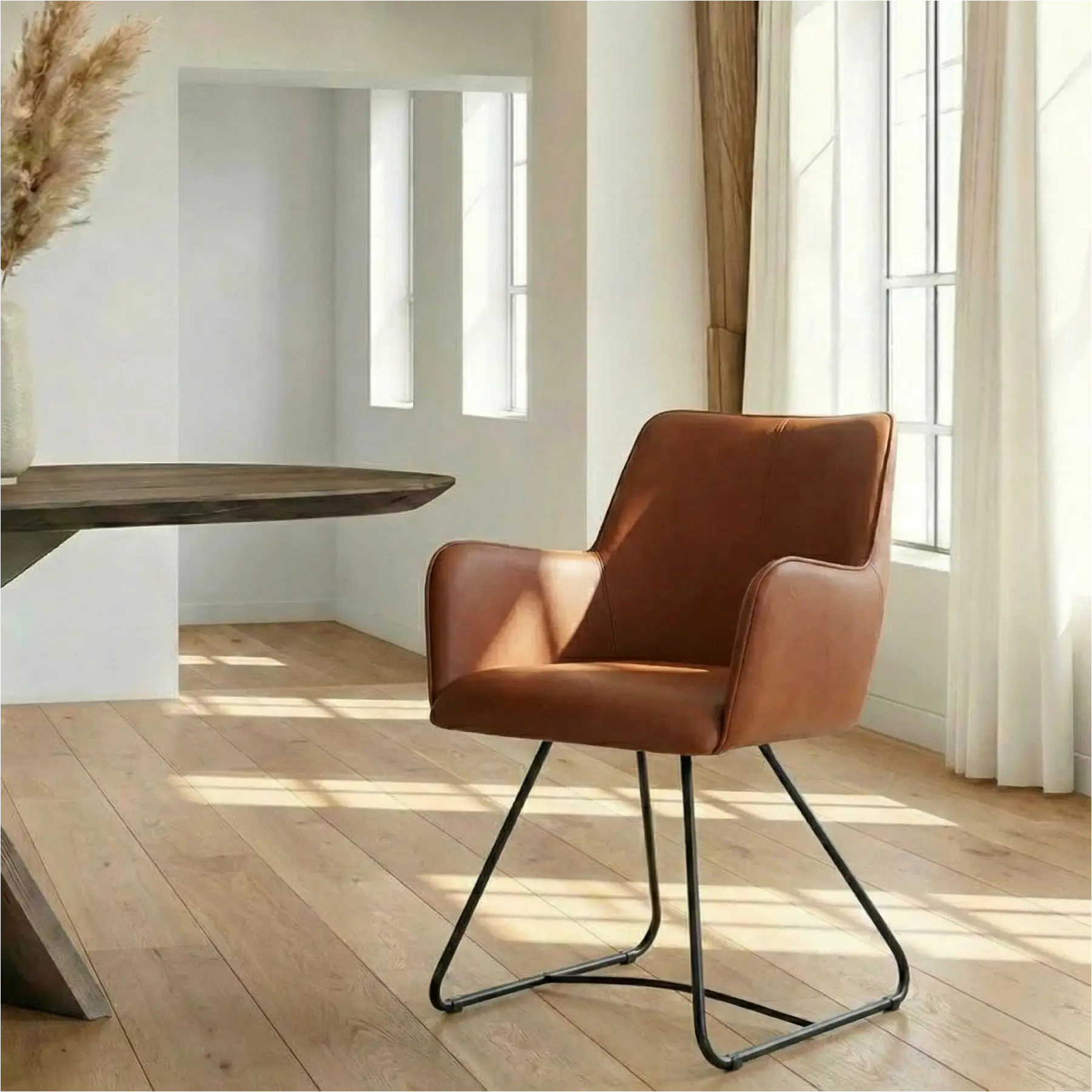 afbeelding van Leren eetkamerstoel Jazz - Toledo Natur (cognac) - poten staal rond zwart