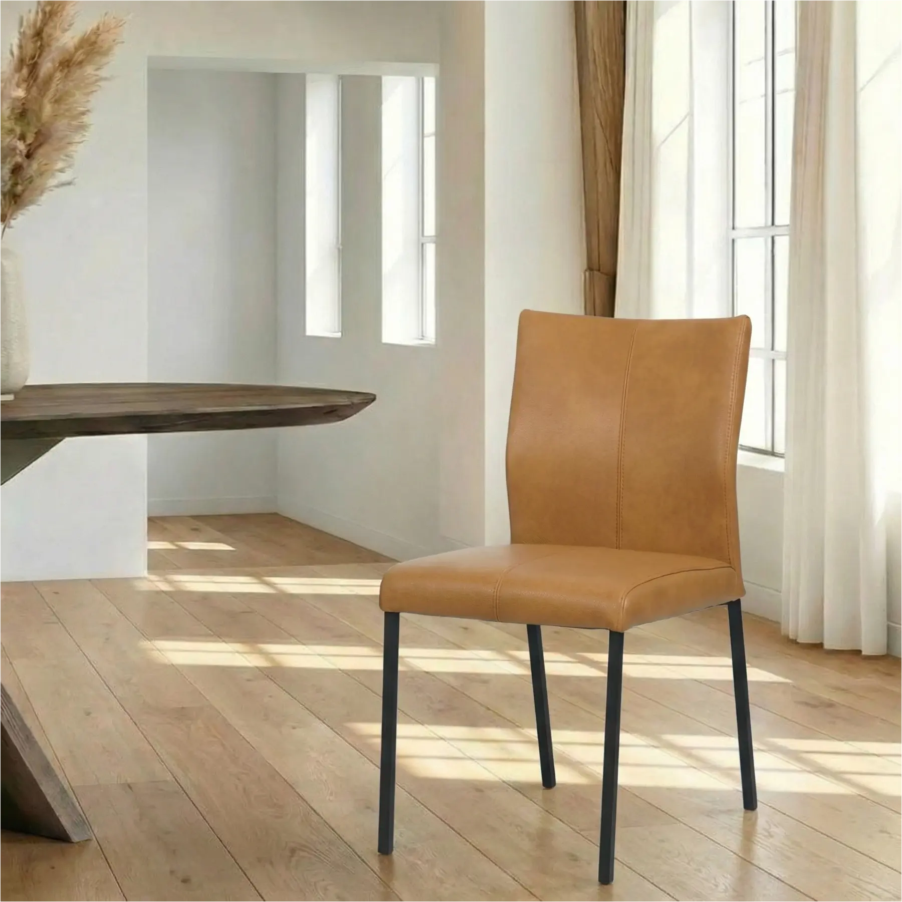 afbeelding van Leren eetkamerstoel Basic - Granada Sahara (cognac) - Poten staal vierkant zwart