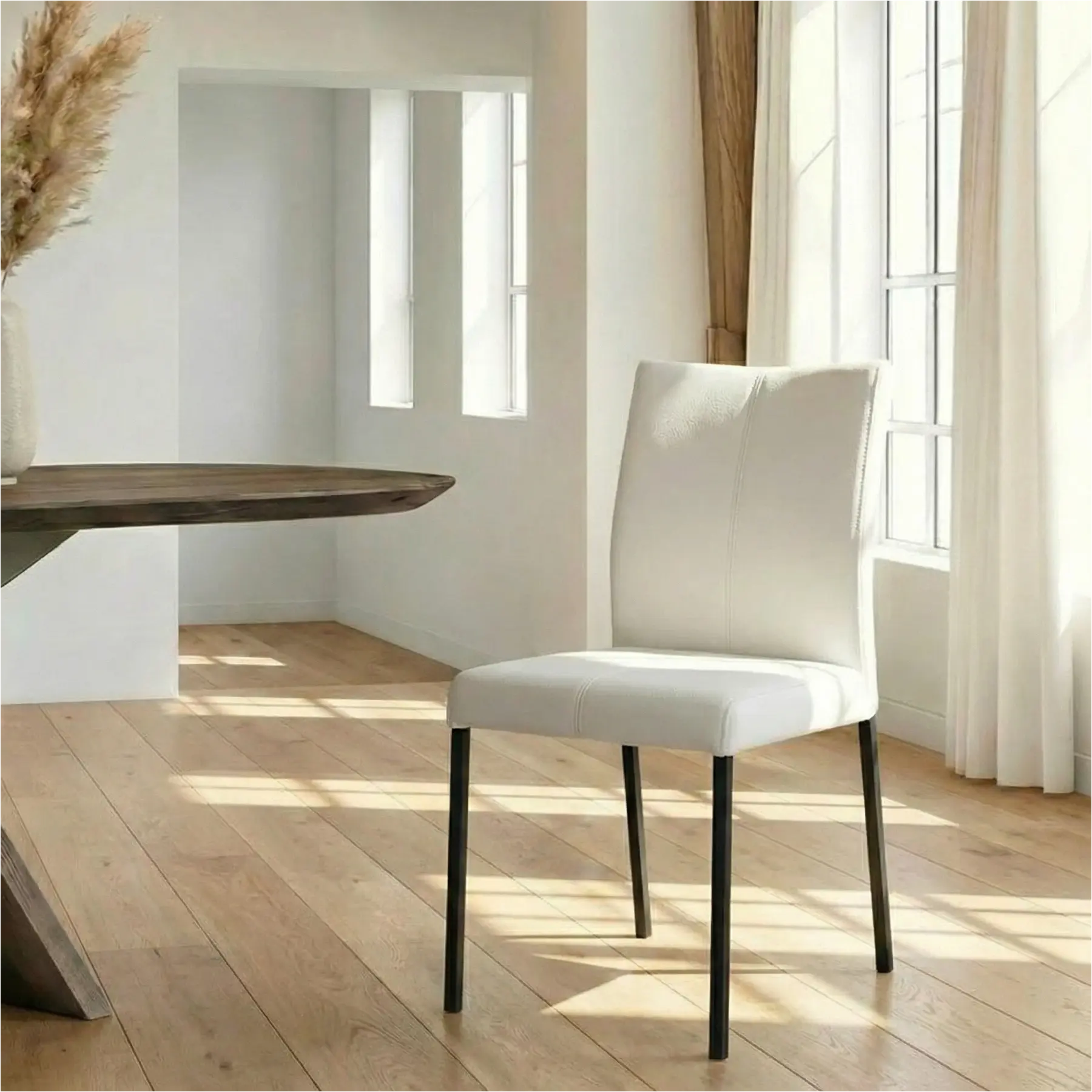 afbeelding van Leren eetkamerstoel Basic - Hermes Bianco (gebroken wit) - Poten staal vierkant zwart