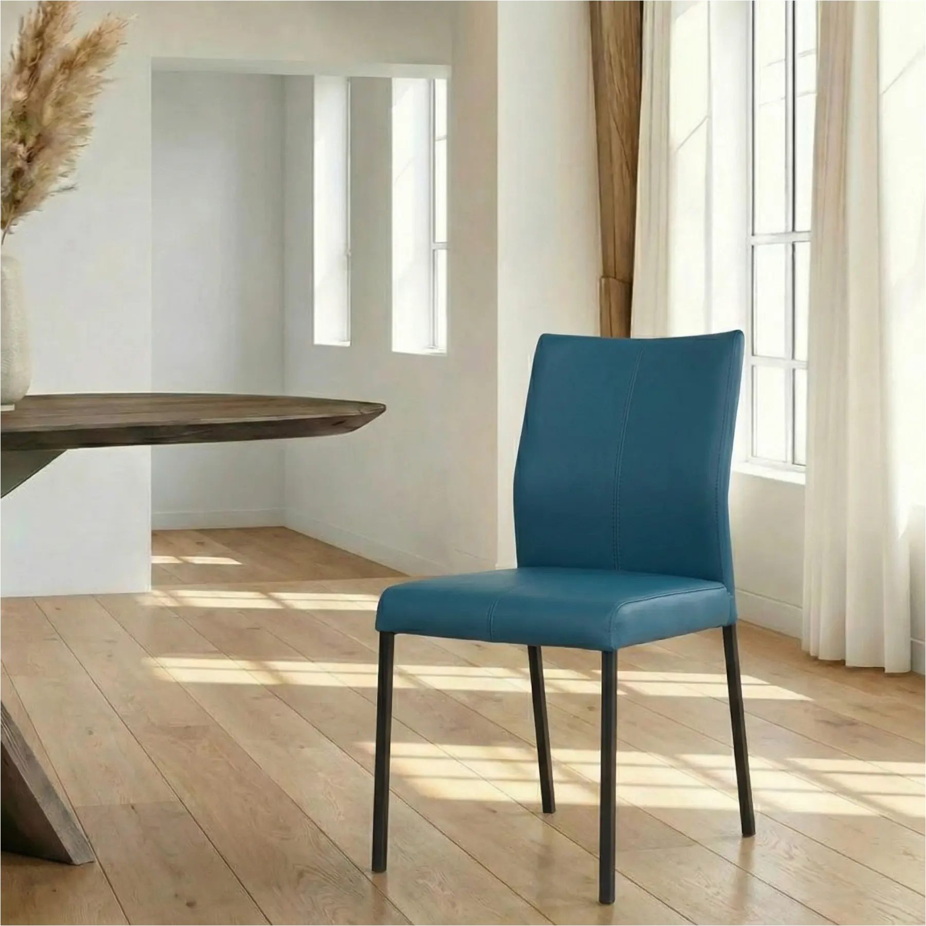 afbeelding van Leren eetkamerstoel Basic - Hermes Turquoise (blauw) - Poten staal vierkant zwart
