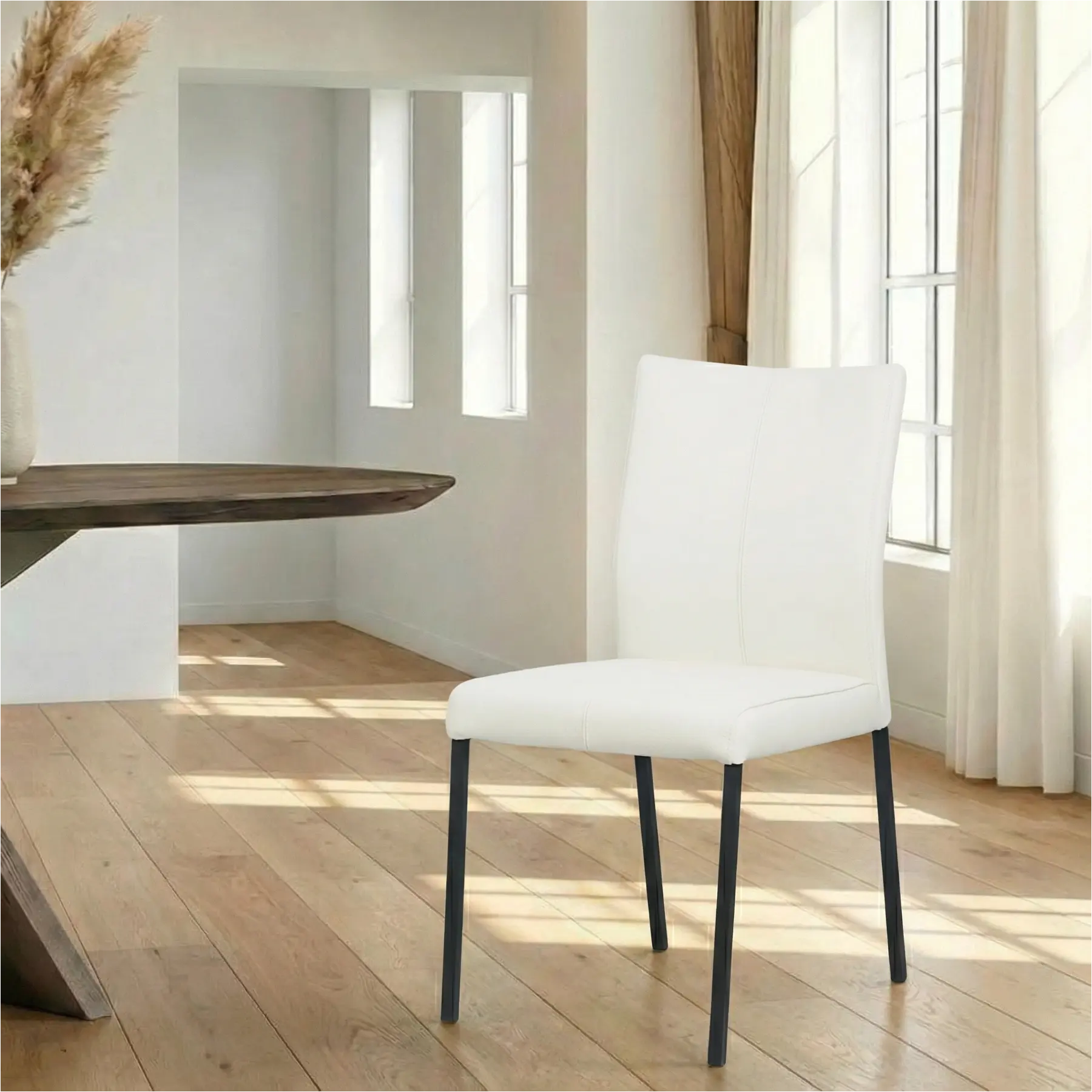 afbeelding van Leren eetkamerstoel Basic - Toledo Bianco (gebroken wit) - Poten staal vierkant zwart