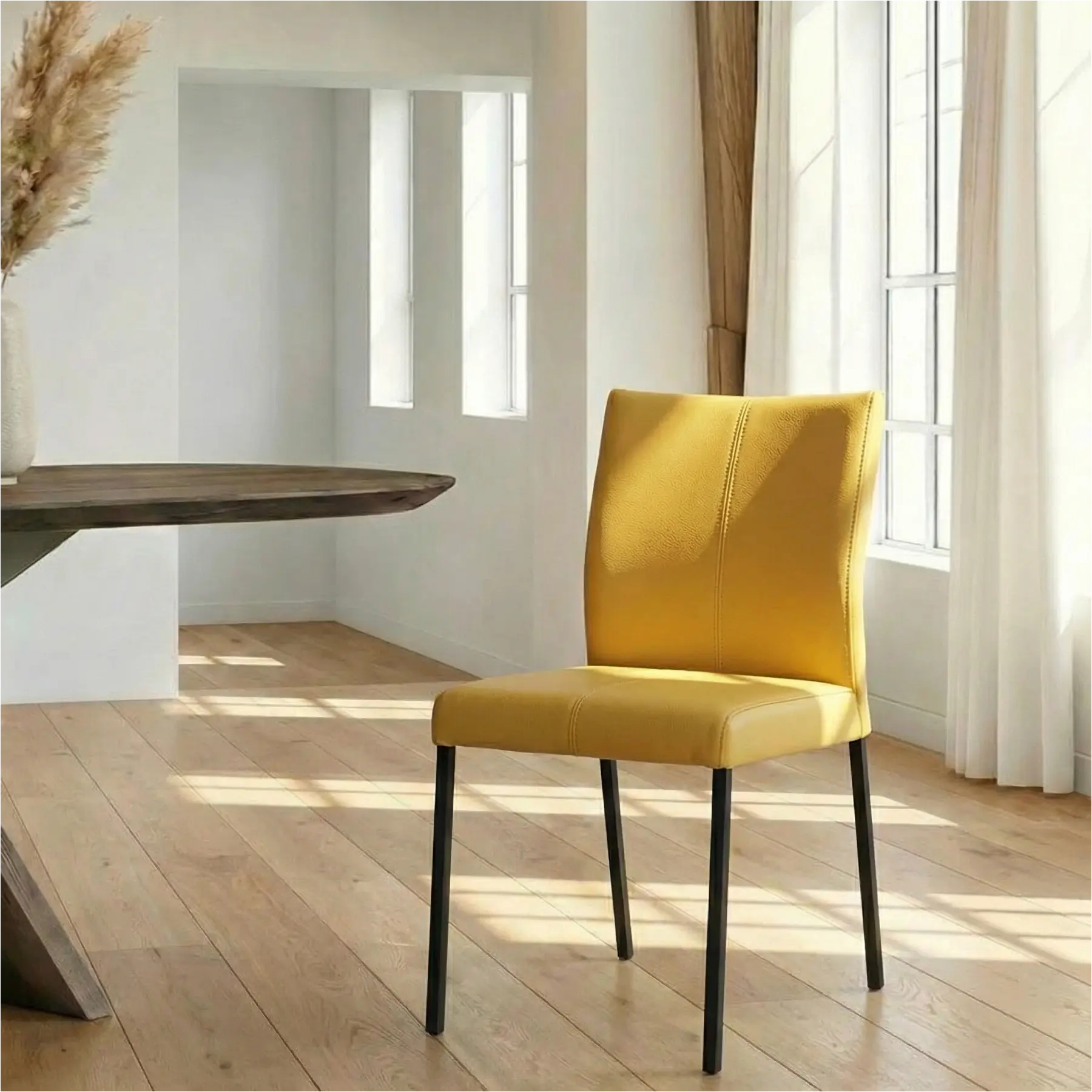 afbeelding van Leren eetkamerstoel Basic - Toledo Giallo (geel) - Poten staal vierkant zwart