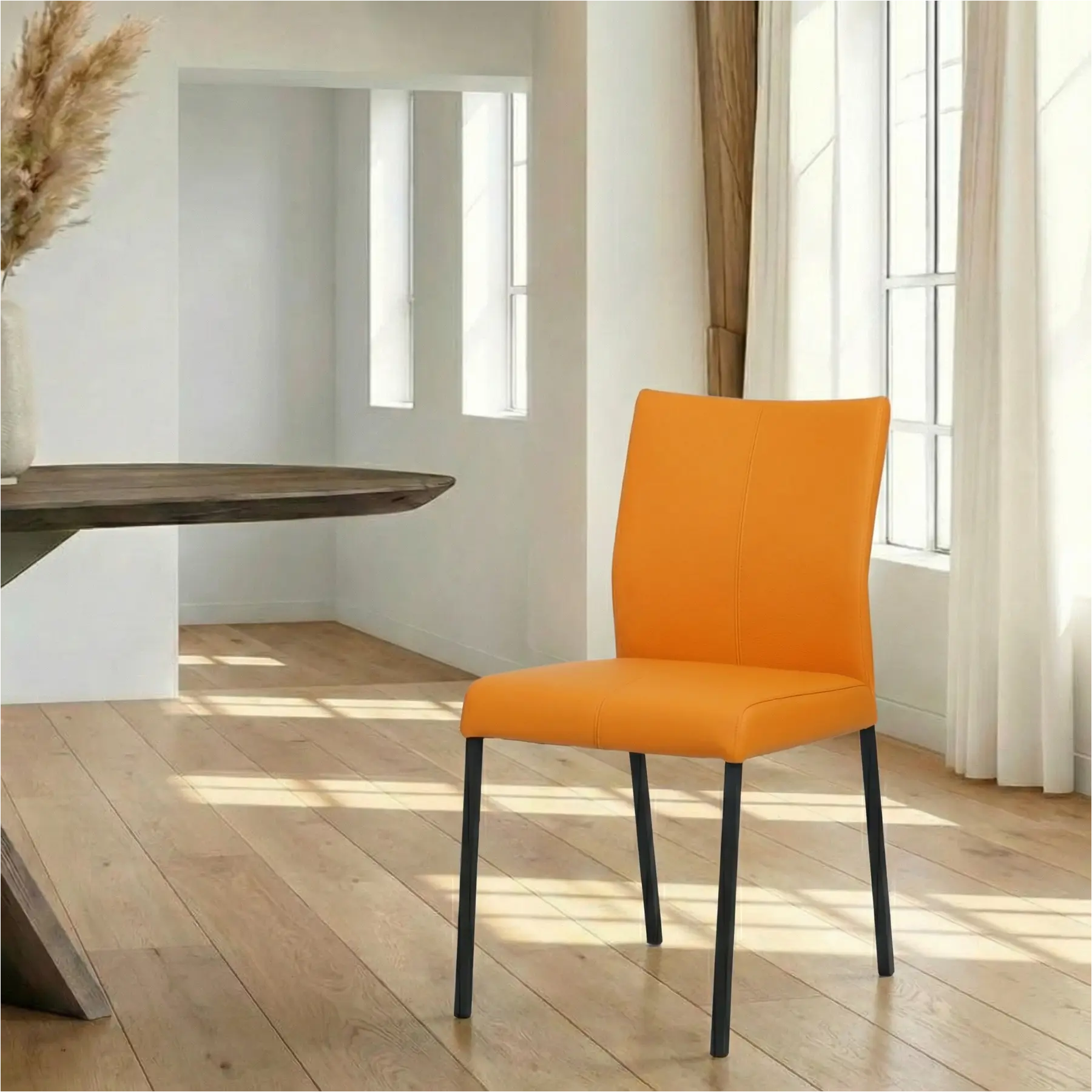 afbeelding van Leren eetkamerstoel Basic - Toledo Mandarin (oranje) - Poten staal vierkant zwart