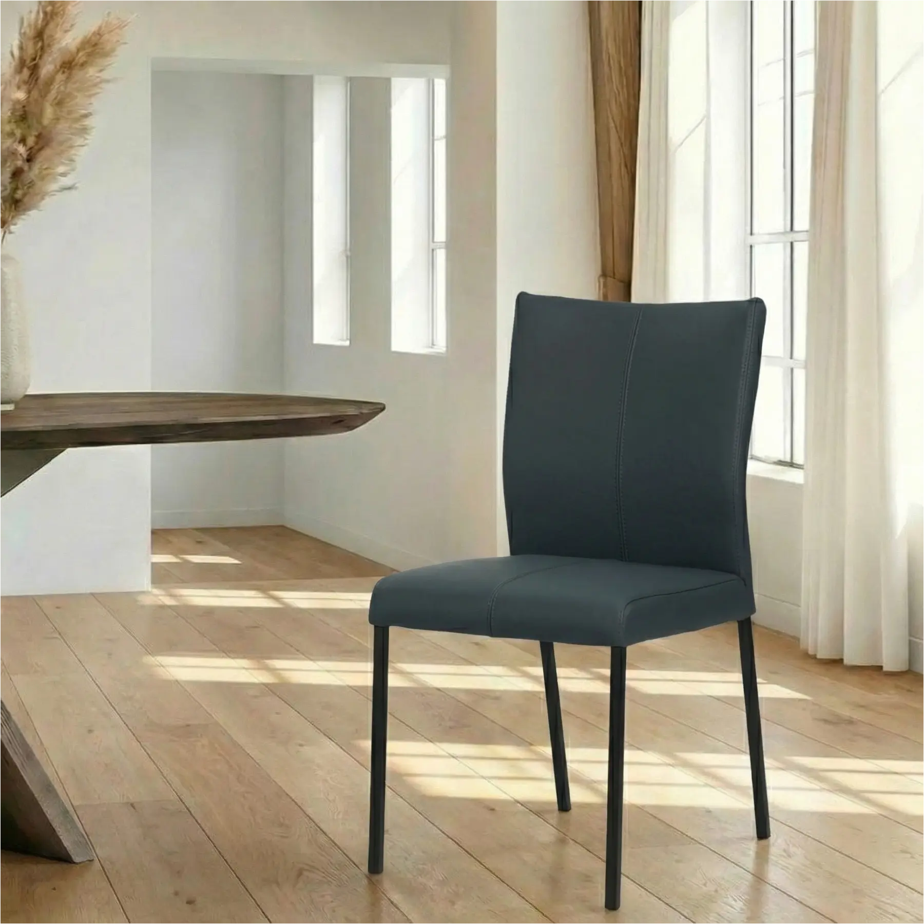 afbeelding van Leren eetkamerstoel Basic - Toledo Marine (blauw) - Poten staal vierkant zwart