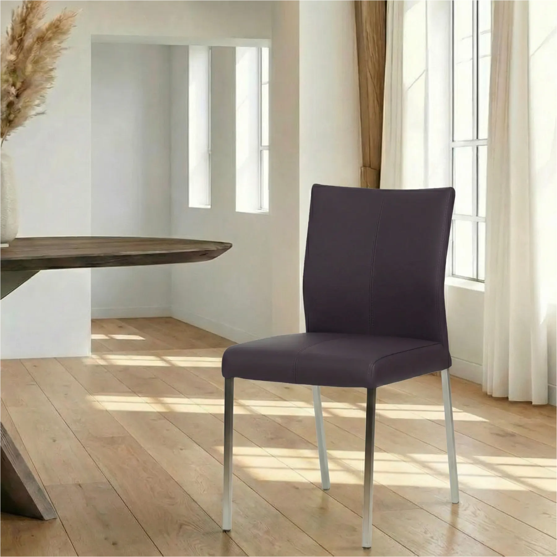 afbeelding van Leren eetkamerstoel Basic - Toledo Merlin (donkerpaars) - Poten staal vierkant RVS