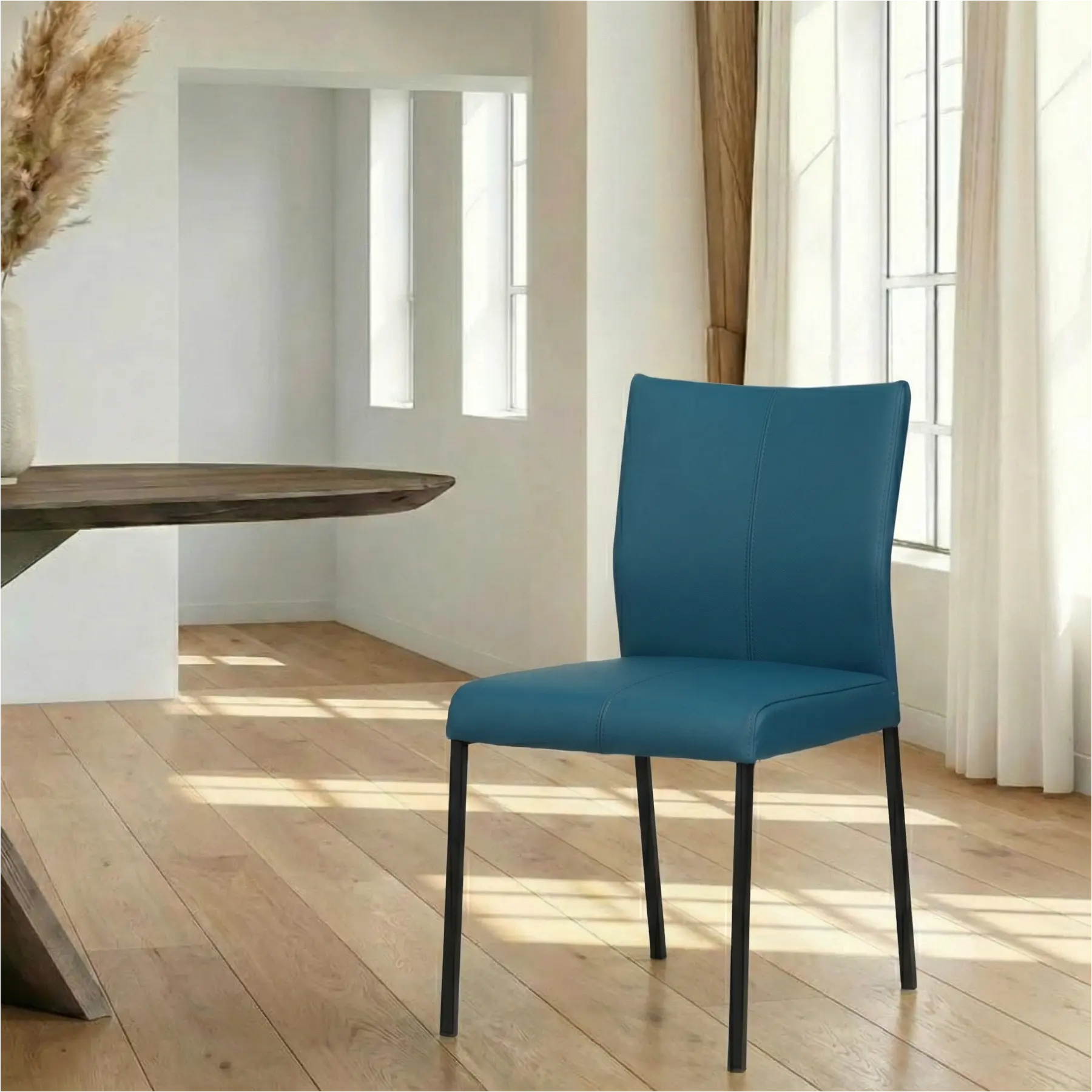 afbeelding van Leren eetkamerstoel Basic - Toledo Turquoise (blauw) - Poten staal vierkant zwart