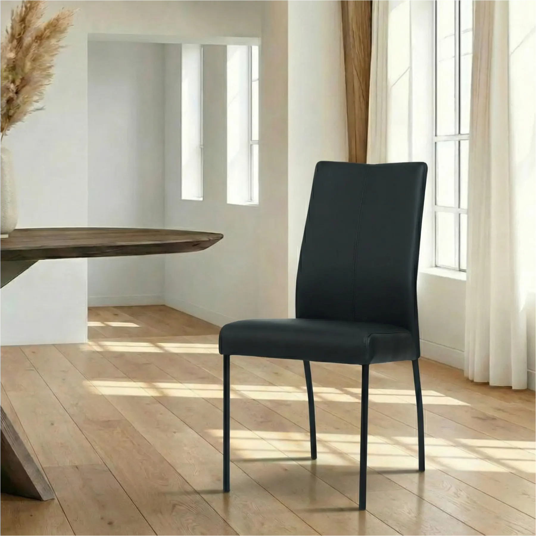 afbeelding van Leren eetkamerstoel Comfort - Hermes Nero (zwart) - Poten staal rond zwart