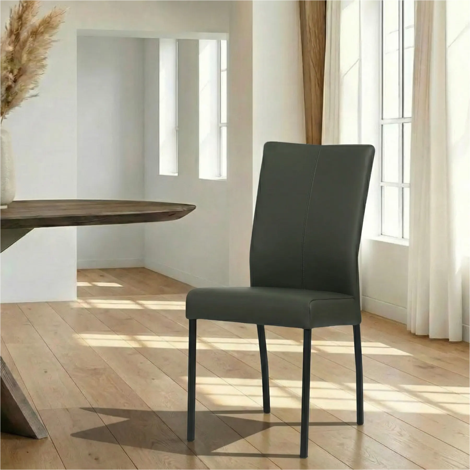 afbeelding van Leren eetkamerstoel Comfort - Hermes Verde (donkergroen) - Poten staal vierkant zwart