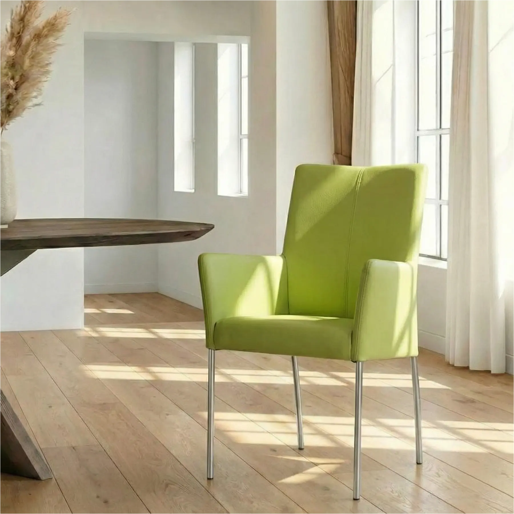 afbeelding van Leren eetkamerstoel Comfort met armleuning - Toledo Lime (felgroen) - Poten staal rond RVS