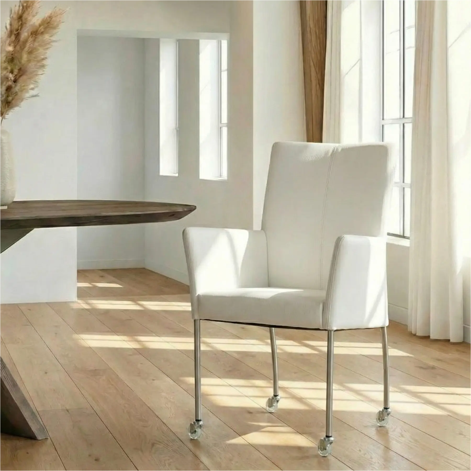 afbeelding van Leren eetkamerstoel Comfort met wieltjes en armleuning - Toledo Bianco (gebroken wit) - Poten staal vierkant RVS