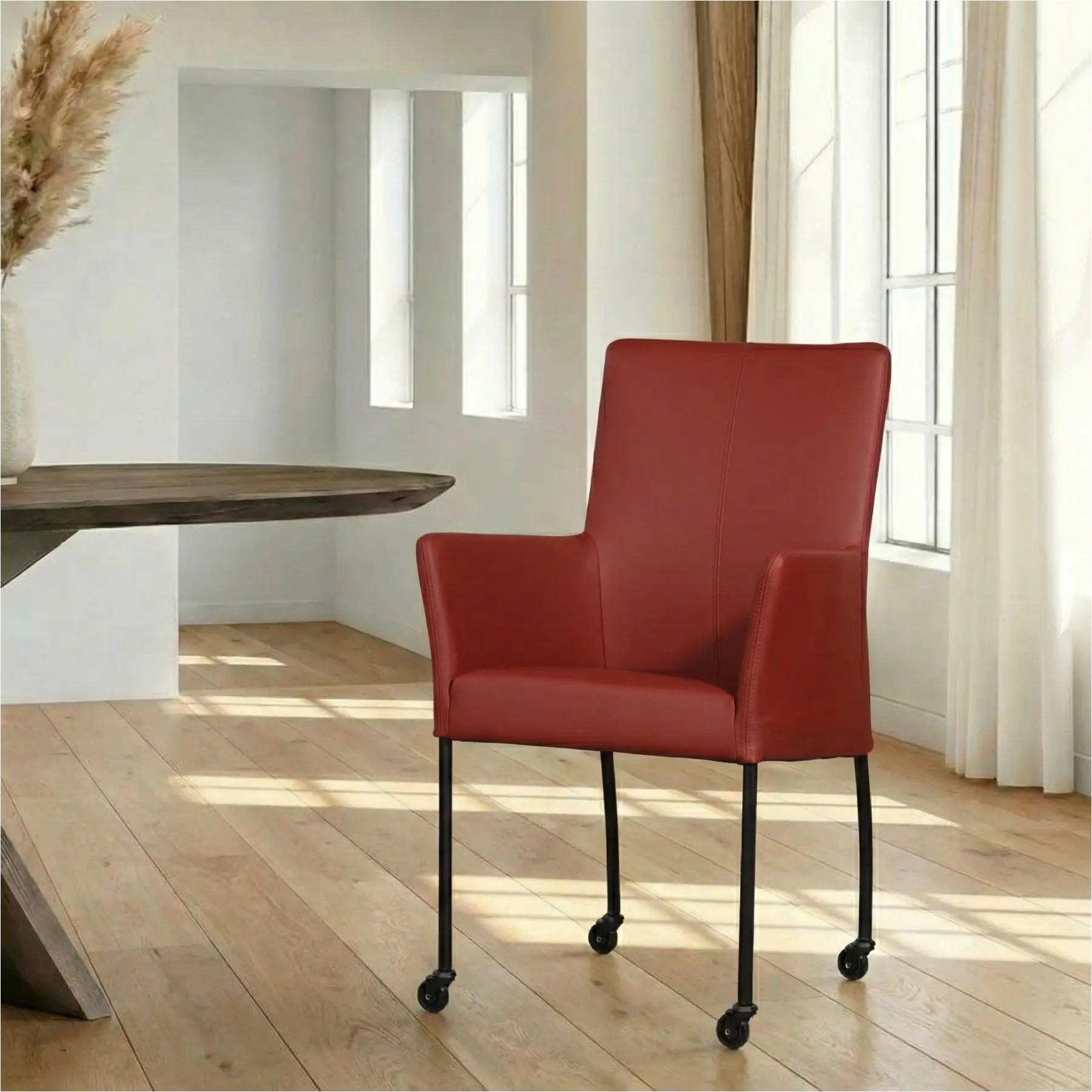 afbeelding van Leren eetkamerstoel Comfort met wieltjes en armleuning - Toledo Cherry (rood) - Poten staal rond zwart