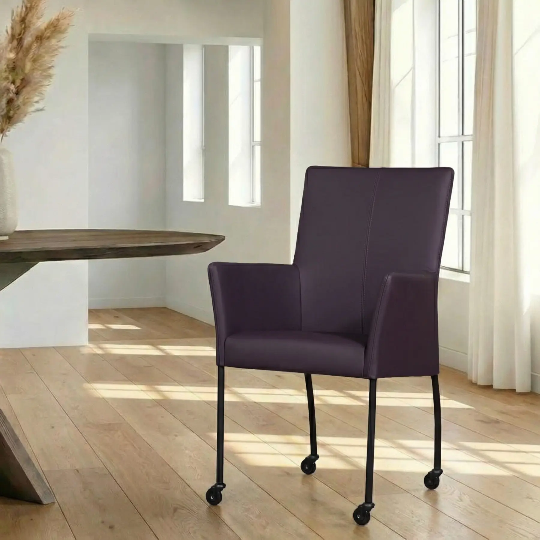 afbeelding van Leren eetkamerstoel Comfort met wieltjes en armleuning - Toledo Merlin (donkerpaars) - Poten staal rond zwart