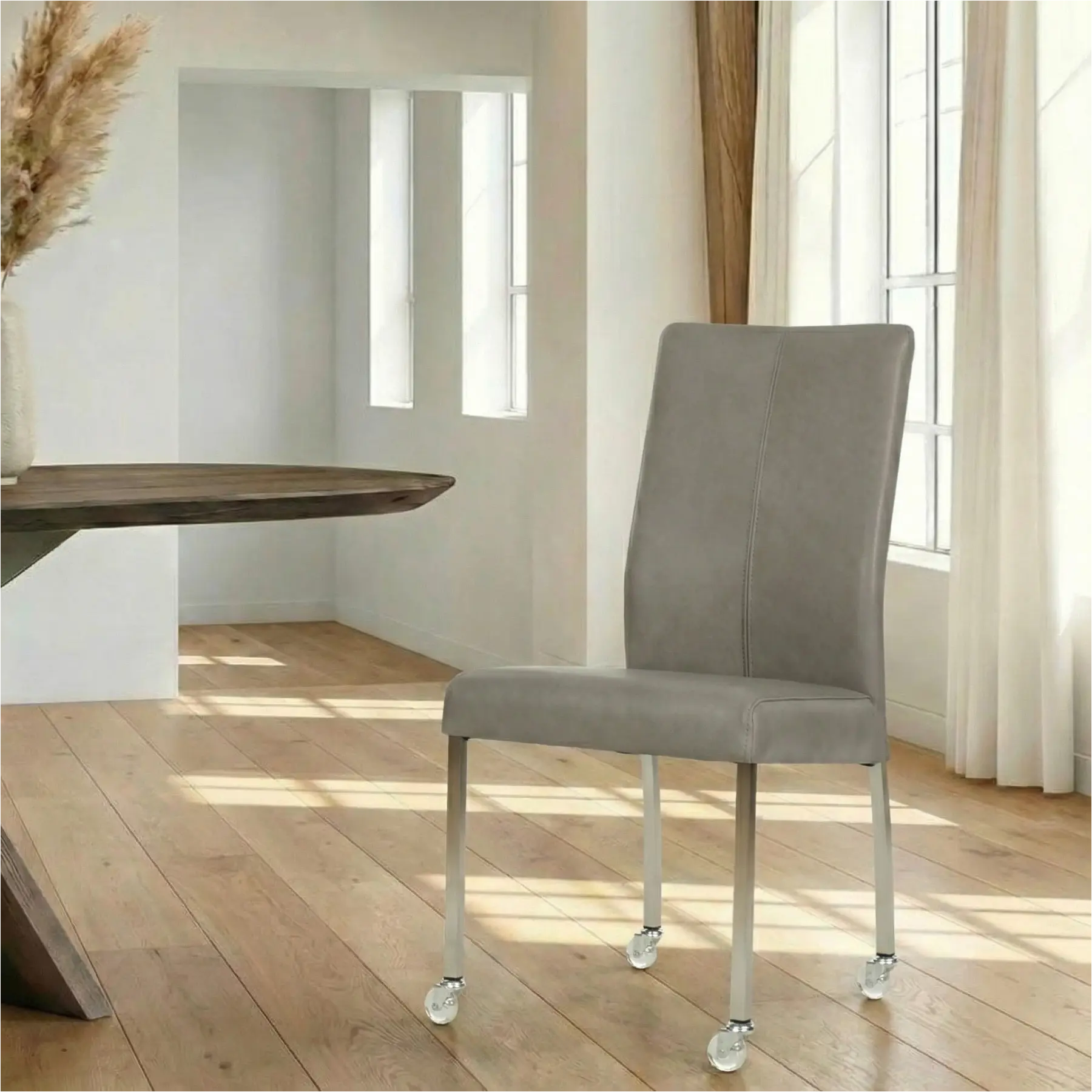 afbeelding van Leren eetkamerstoel Comfort met wieltjes - Granada Steel (grijs) - Poten staal vierkant RVS