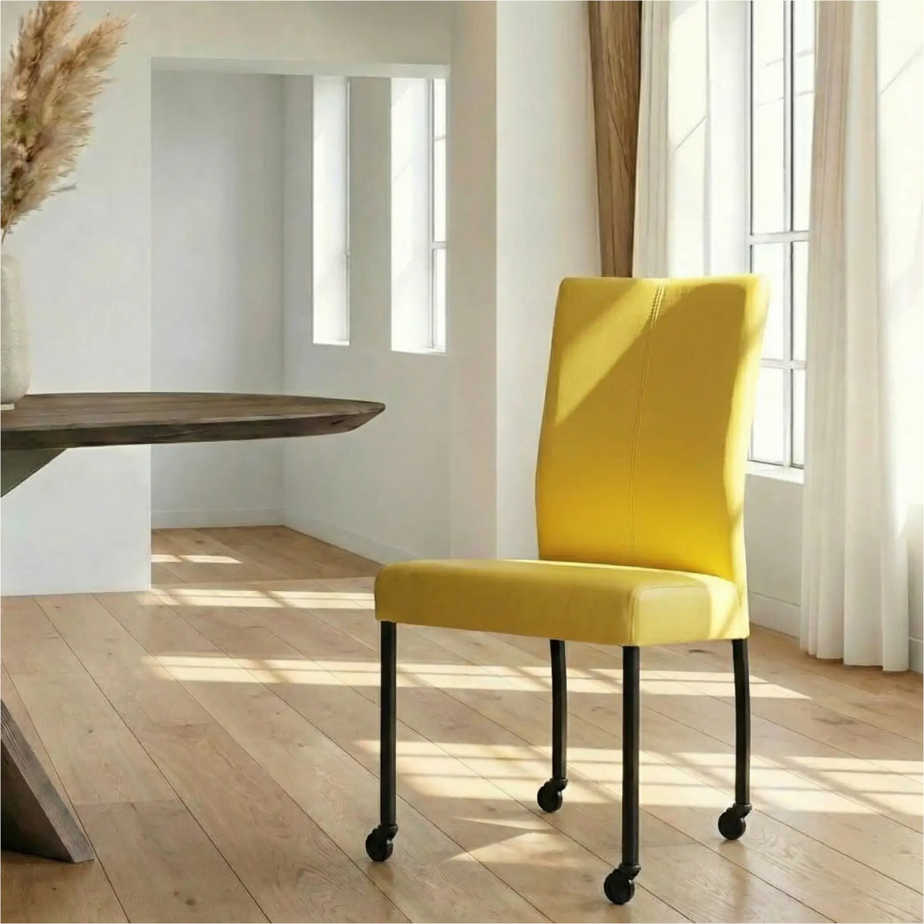 afbeelding van Leren eetkamerstoel Comfort met wieltjes - Hermes Yellow (felgeel) - Poten staal vierkant zwart