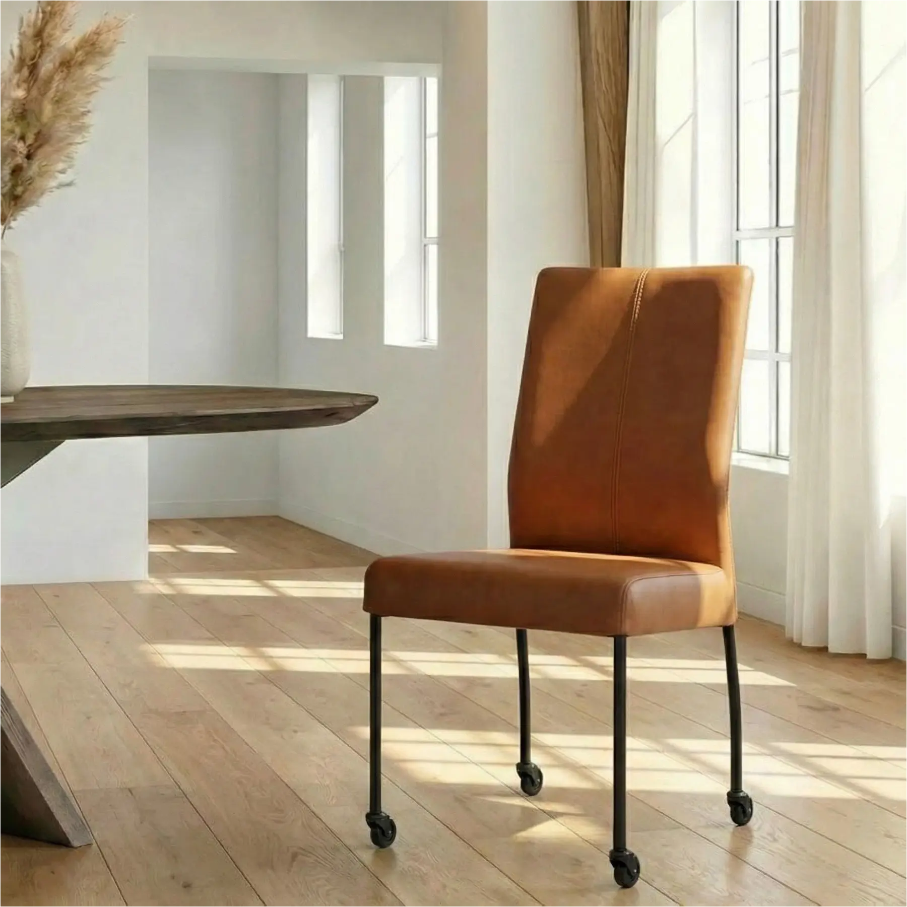 afbeelding van Leren eetkamerstoel Comfort met wieltjes - Rancho Cognac (cognac) - Poten staal rond zwart