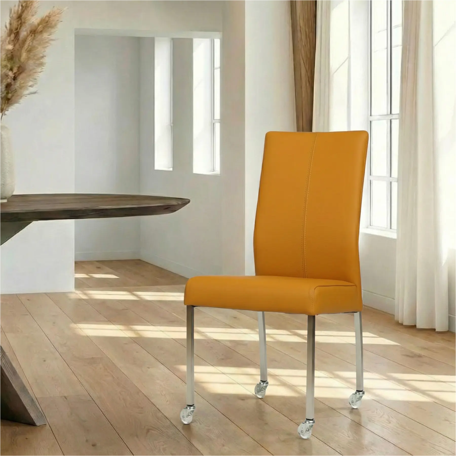 afbeelding van Leren eetkamerstoel Comfort met wieltjes - Toledo Leem (geel/bruin) - Poten staal vierkant RVS