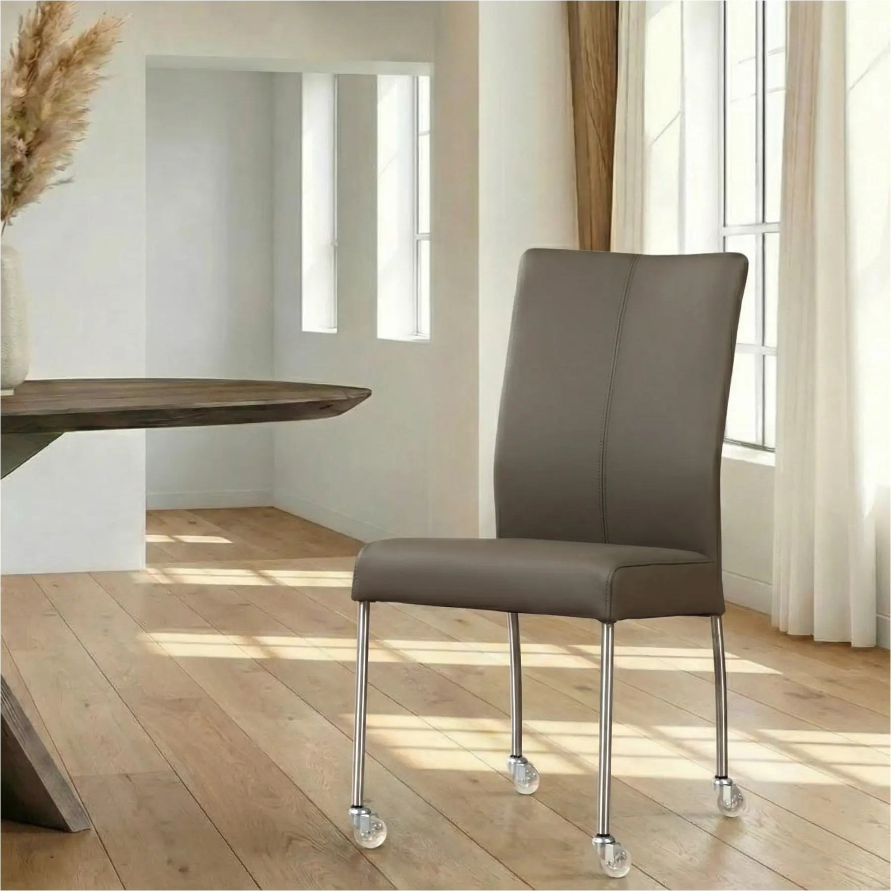 afbeelding van Leren eetkamerstoel Comfort met wieltjes - Toledo Moss (bruin/groen) - Poten staal rond RVS