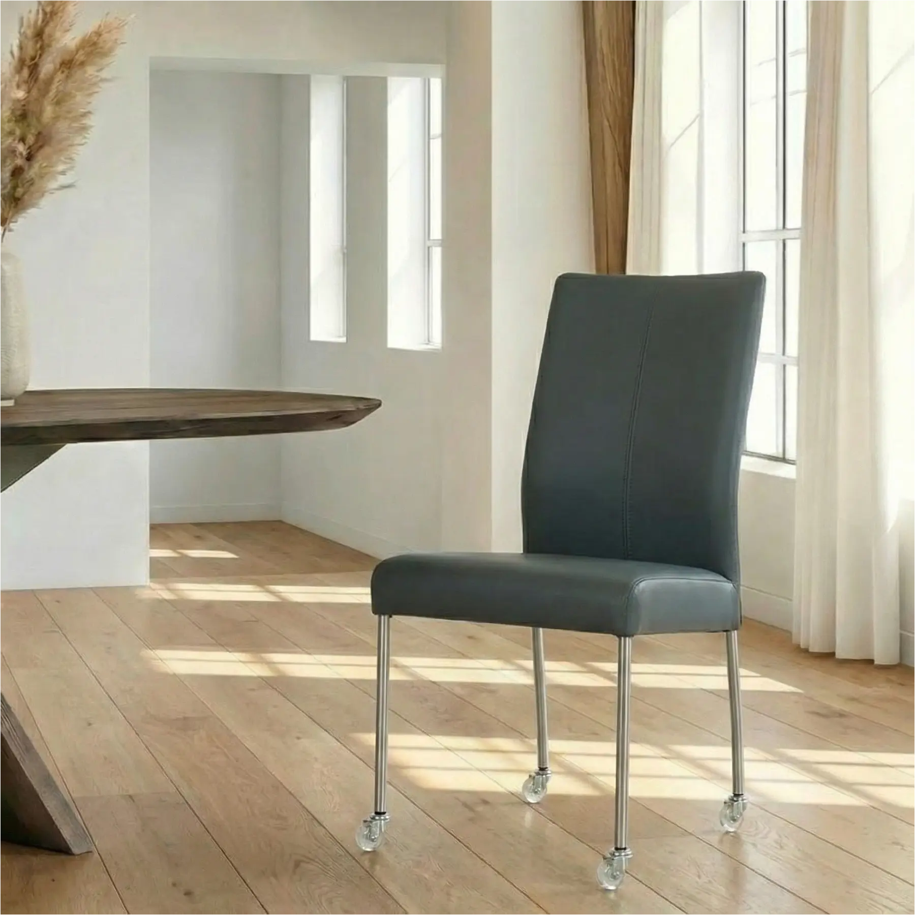 afbeelding van Leren eetkamerstoel Comfort met wieltjes - Toledo Whale (blauw/grijs) - Poten staal rond RVS