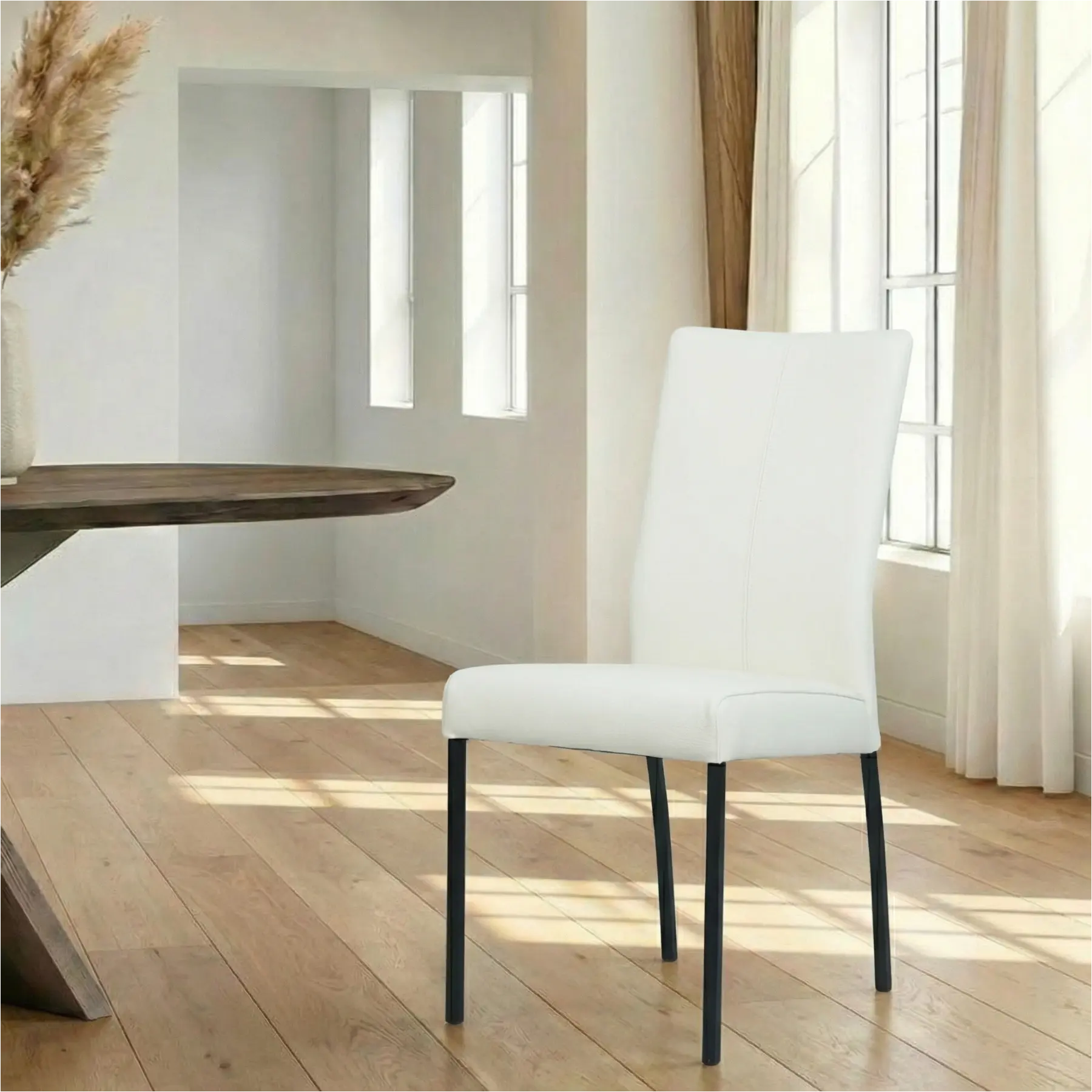 afbeelding van Leren eetkamerstoel Comfort - Toledo Bianco (gebroken wit) - Poten staal vierkant zwart