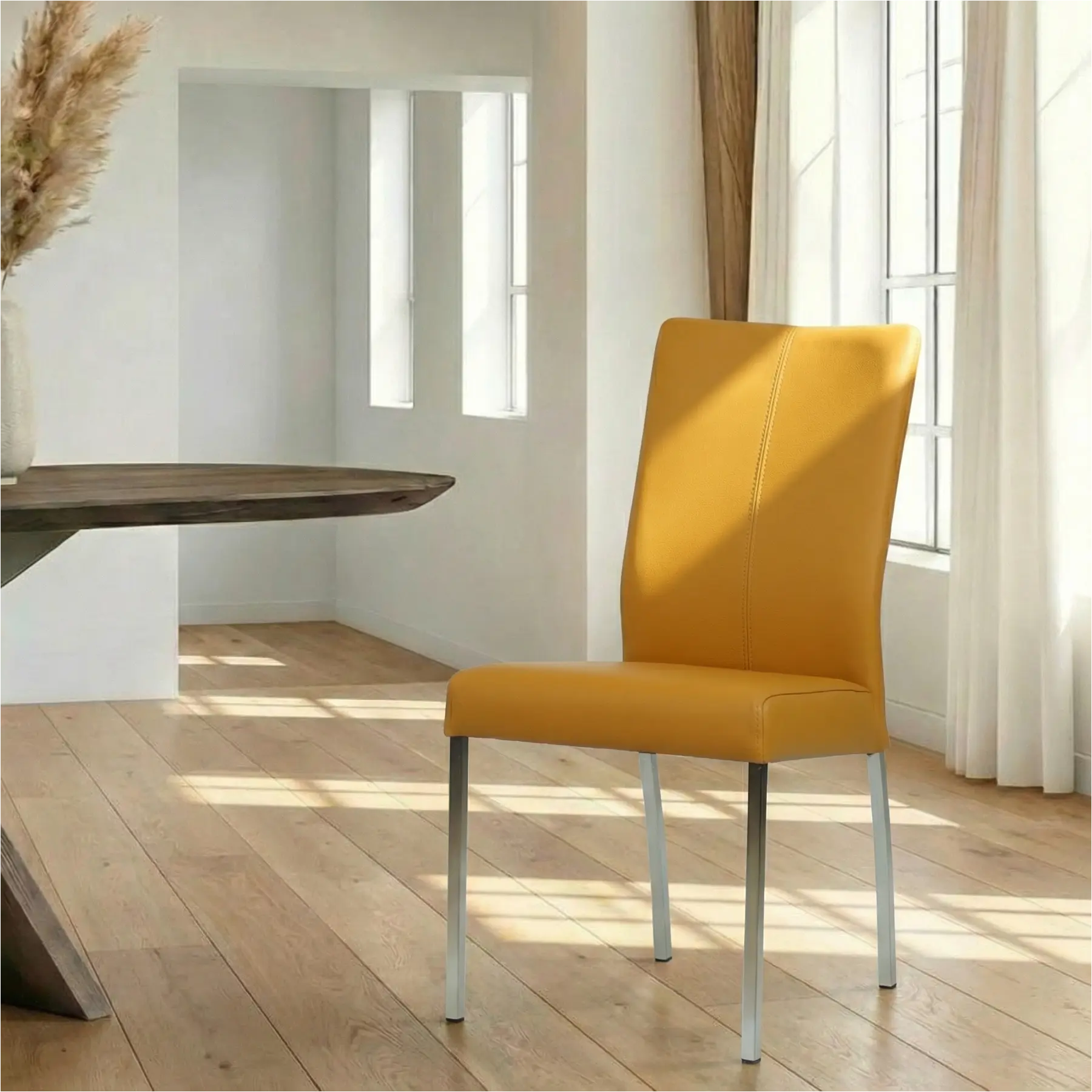 afbeelding van Leren eetkamerstoel Comfort - Toledo Leem (geel/bruin) - Poten staal vierkant RVS