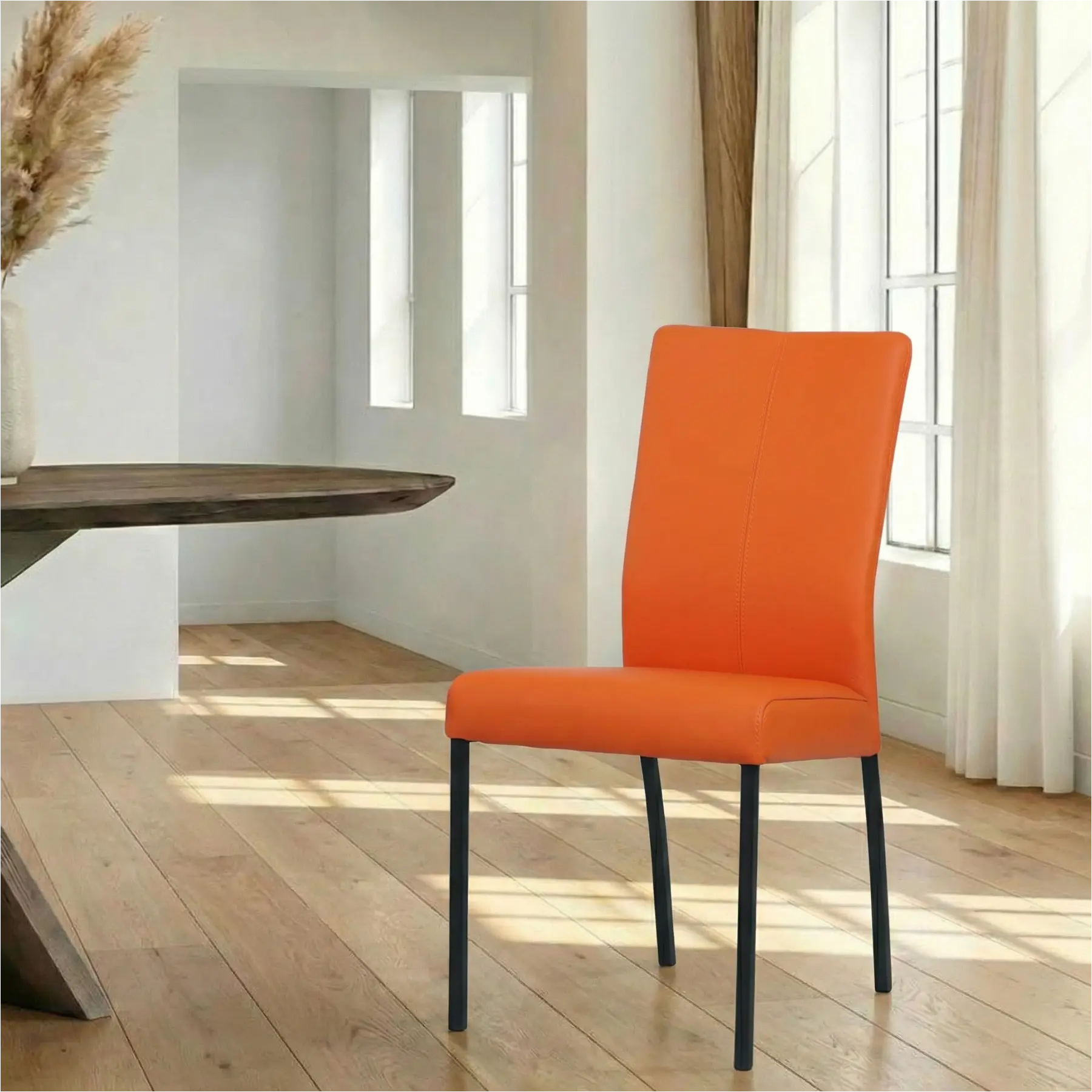 afbeelding van Leren eetkamerstoel Comfort - Toledo Orange (oranje) - Poten staal vierkant zwart