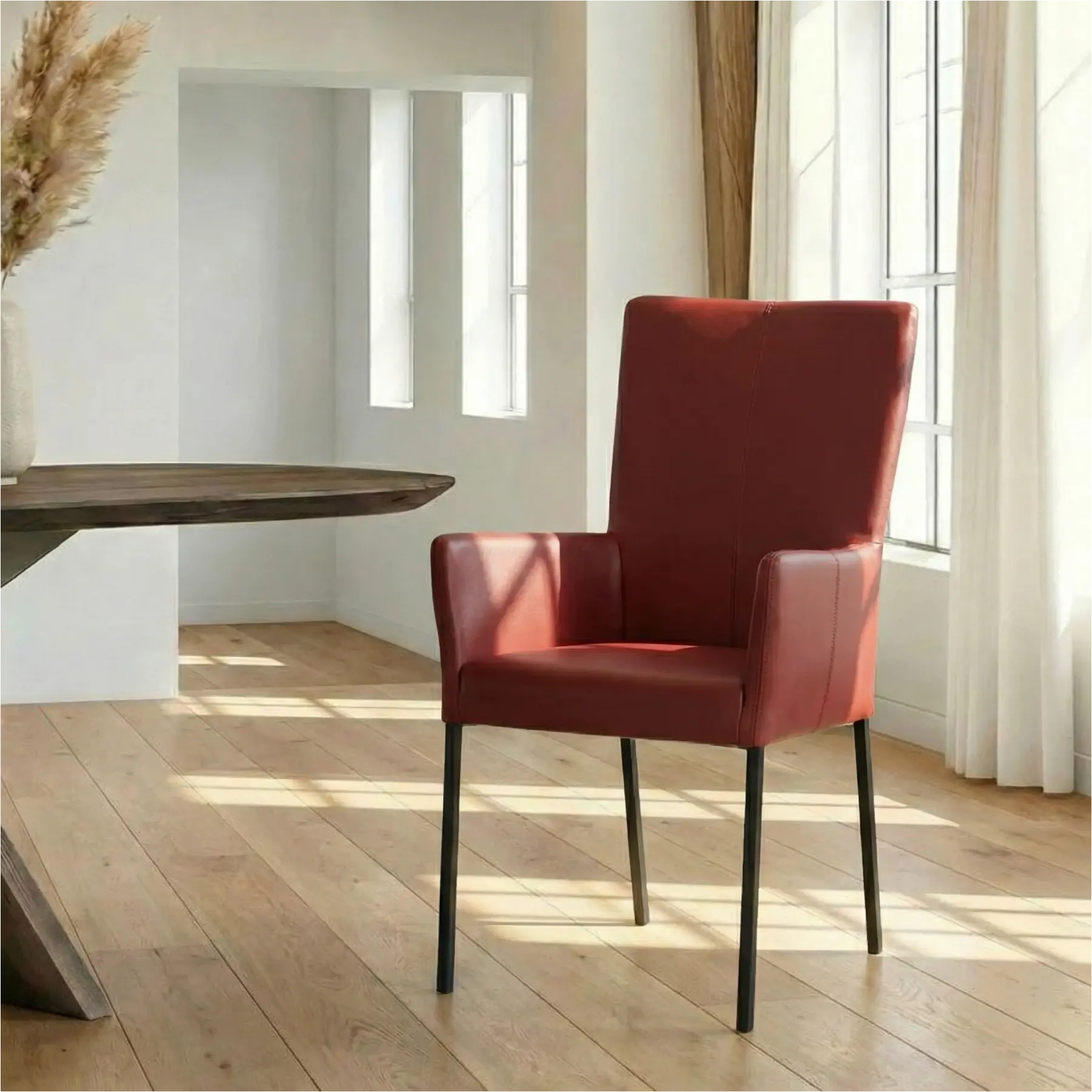 afbeelding van Leren eetkamerstoel Daily met armleuning - Granada Rouge (rood) - Poten staal vierkant zwart