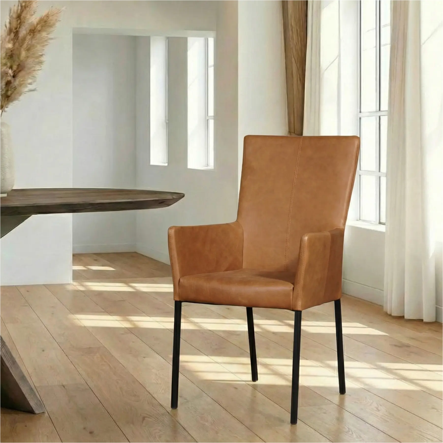 afbeelding van Leren eetkamerstoel Daily met armleuning - Vintage Cognac (cognac) - Poten staal vierkant zwart