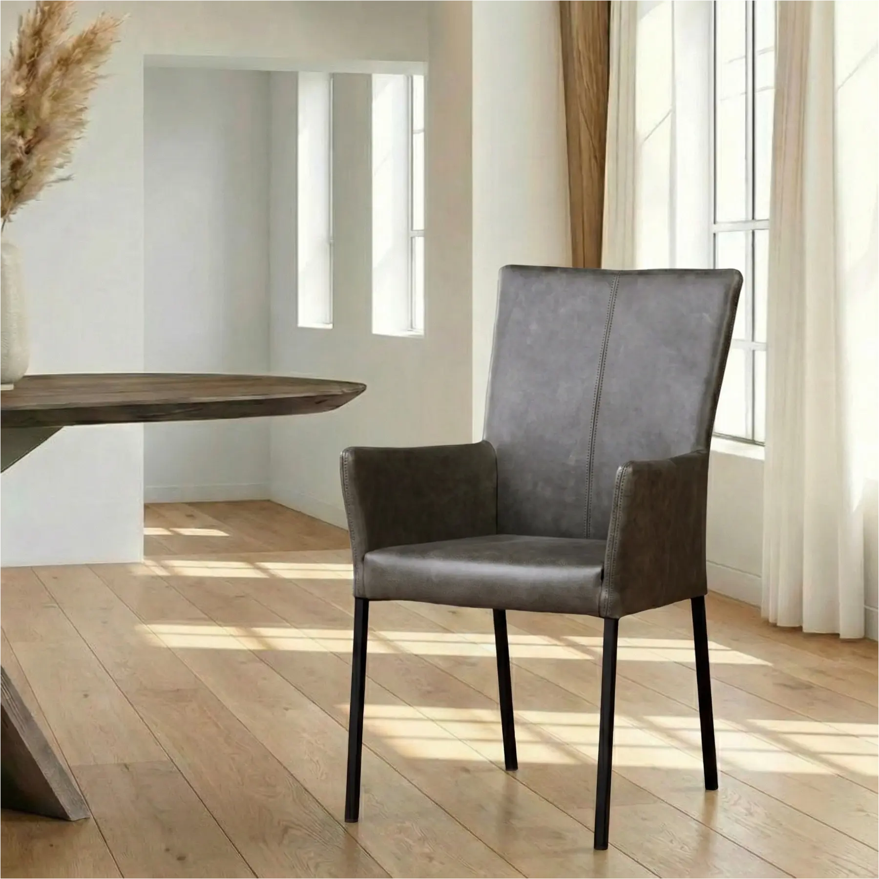 afbeelding van Leren eetkamerstoel Daily met armleuning - Vintage Grey (grijs) - Poten staal vierkant zwart