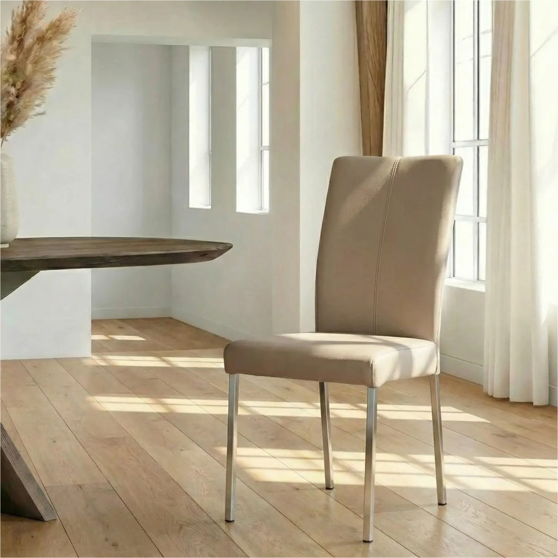 afbeelding van Leren eetkamerstoel Daily - Toledo Khaki (taupe/bruin) - Poten staal vierkant RVS