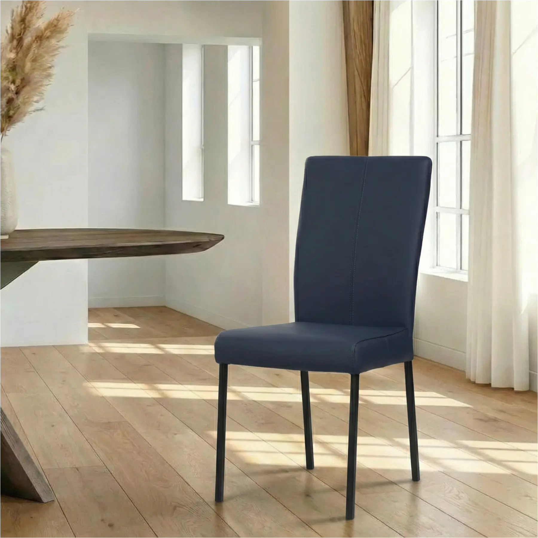 afbeelding van Leren eetkamerstoel Daily - Toledo Kobalt (blauw) - Poten staal vierkant zwart