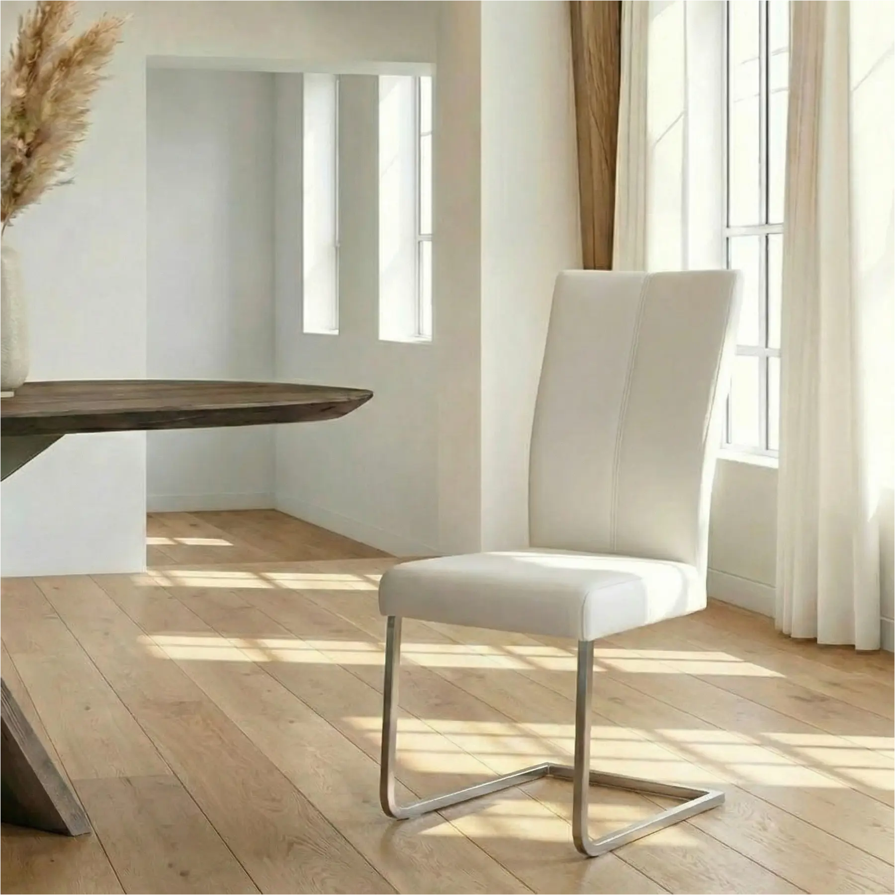 afbeelding van Leren eetkamerstoel Dare - Hermes Bianco (gebroken wit) - Sledepoot staal vierkant RVS