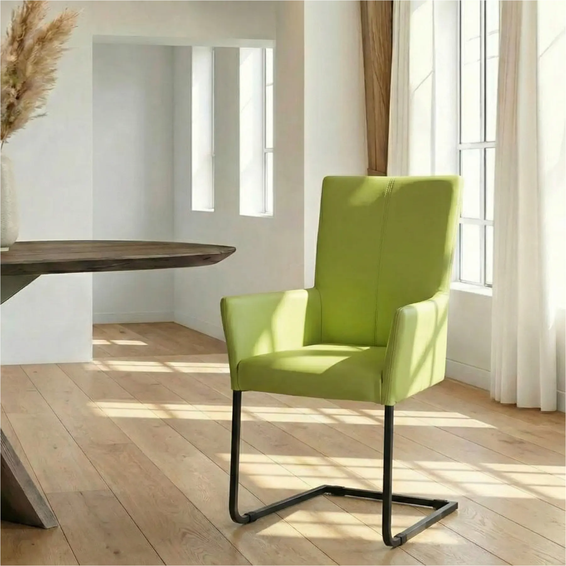 afbeelding van Leren eetkamerstoel Dare met armleuning - Toledo Lime (felgroen) - Sledepoot staal vierkant zwart