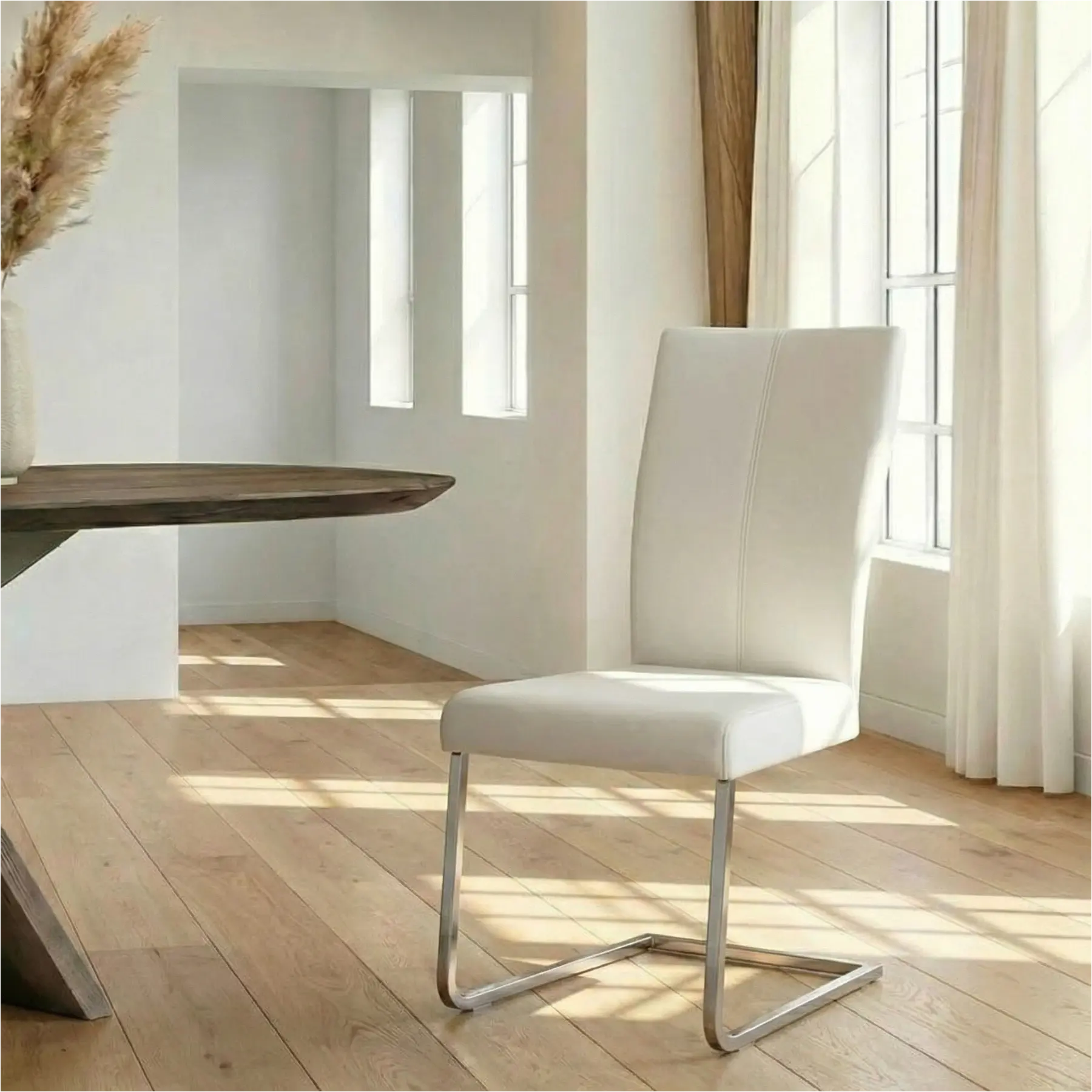 afbeelding van Leren eetkamerstoel Dare - Toledo Bianco (gebroken wit) - Sledepoot staal vierkant RVS