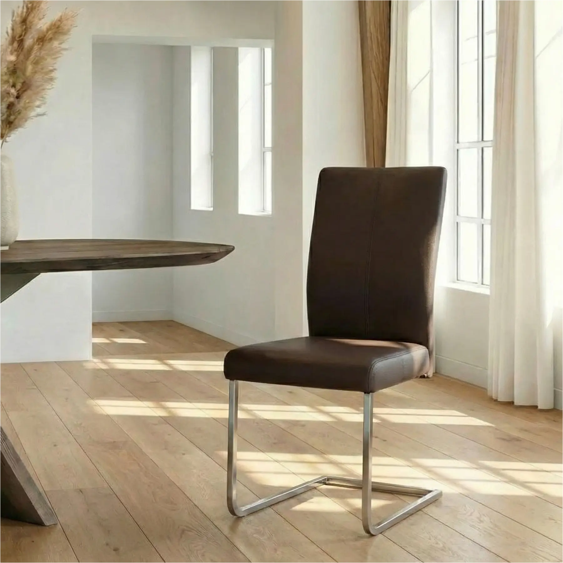 afbeelding van Leren eetkamerstoel Dare - Toledo Caffe (donkerbruin) - Sledepoot staal vierkant RVS