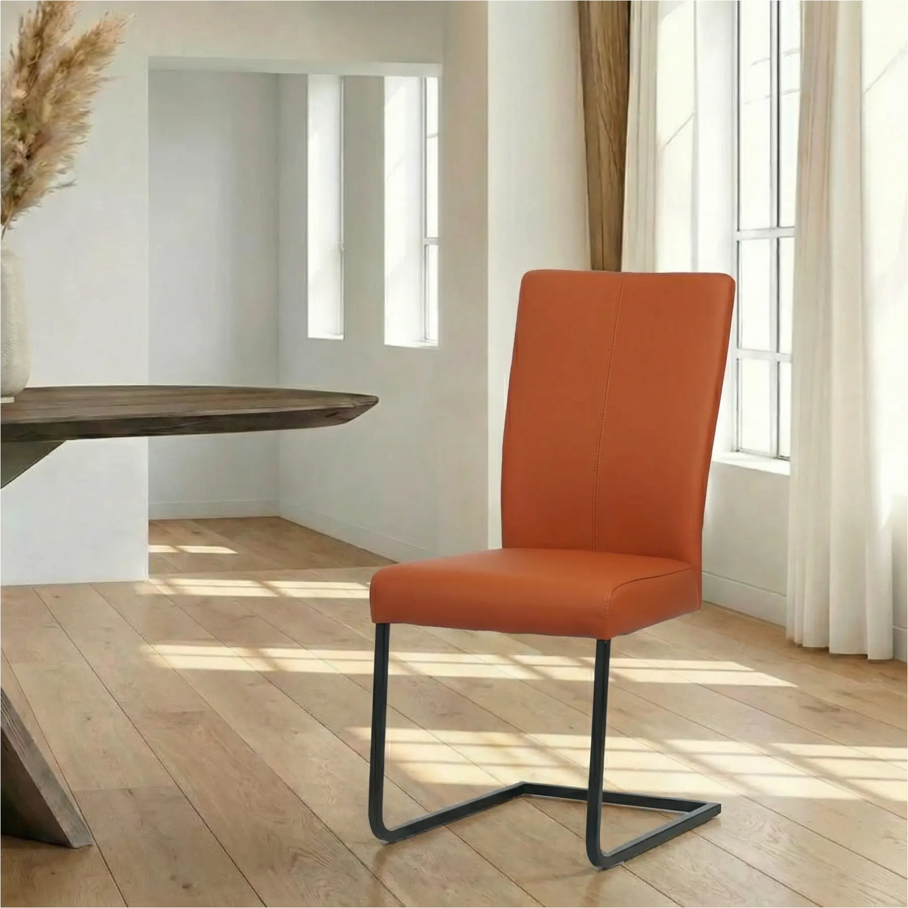 afbeelding van Leren eetkamerstoel Dare - Toledo Natur (cognac) - Sledepoot staal vierkant zwart