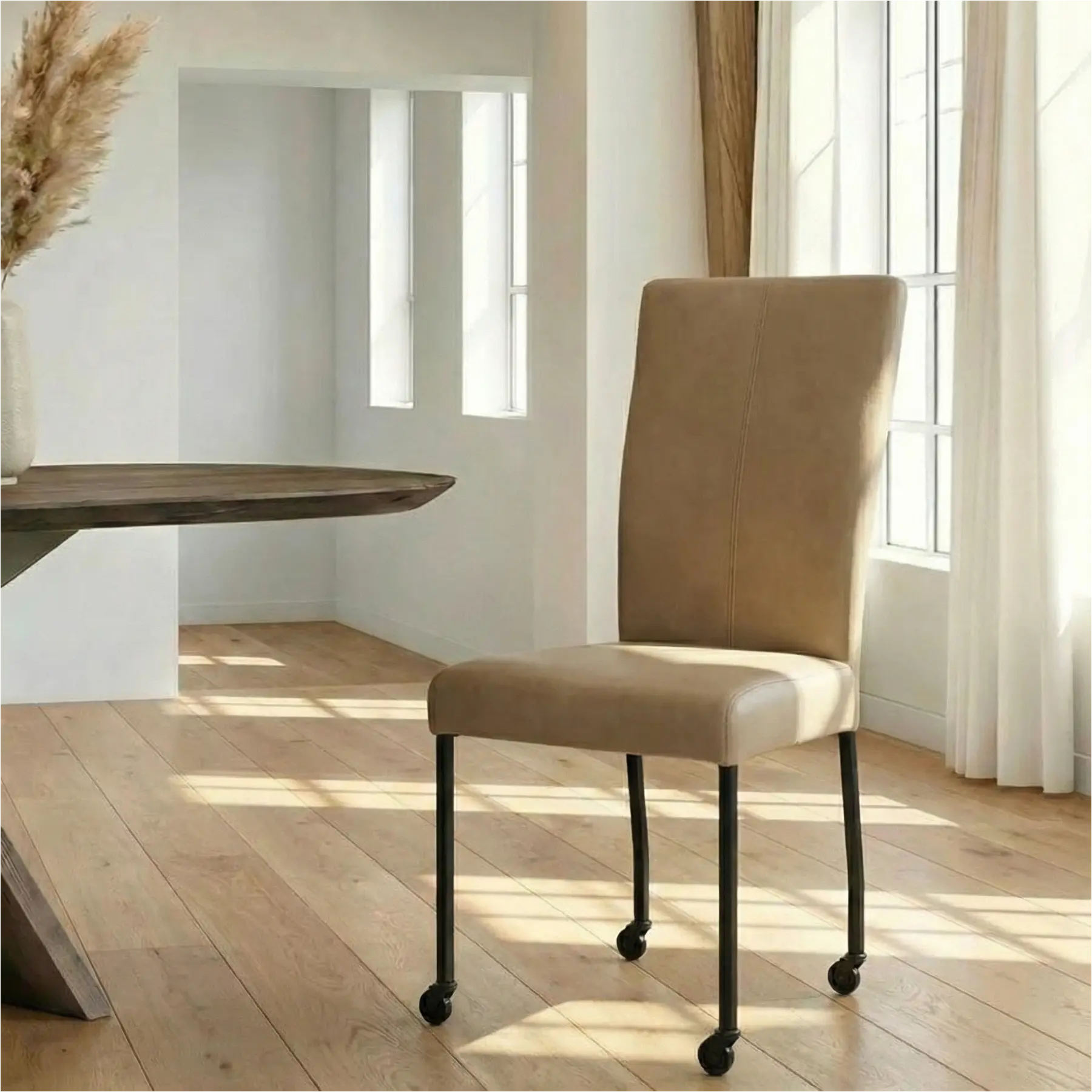 afbeelding van Leren eetkamerstoel Deal - Granada Taupe (taupe/bruin) - Poten staal vierkant zwart