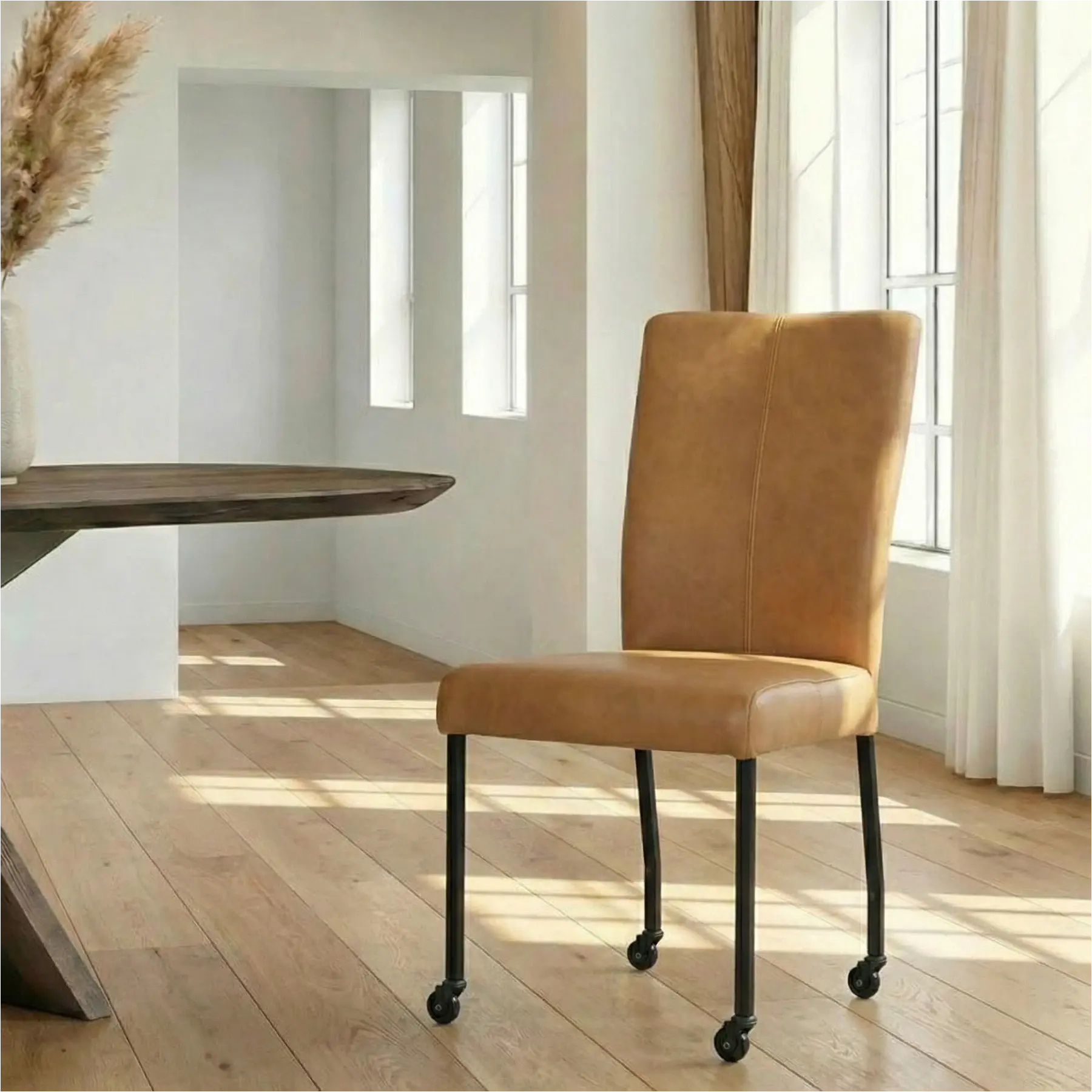 afbeelding van Leren eetkamerstoel Deal - Granada Sahara (cognac) - Poten staal vierkant zwart