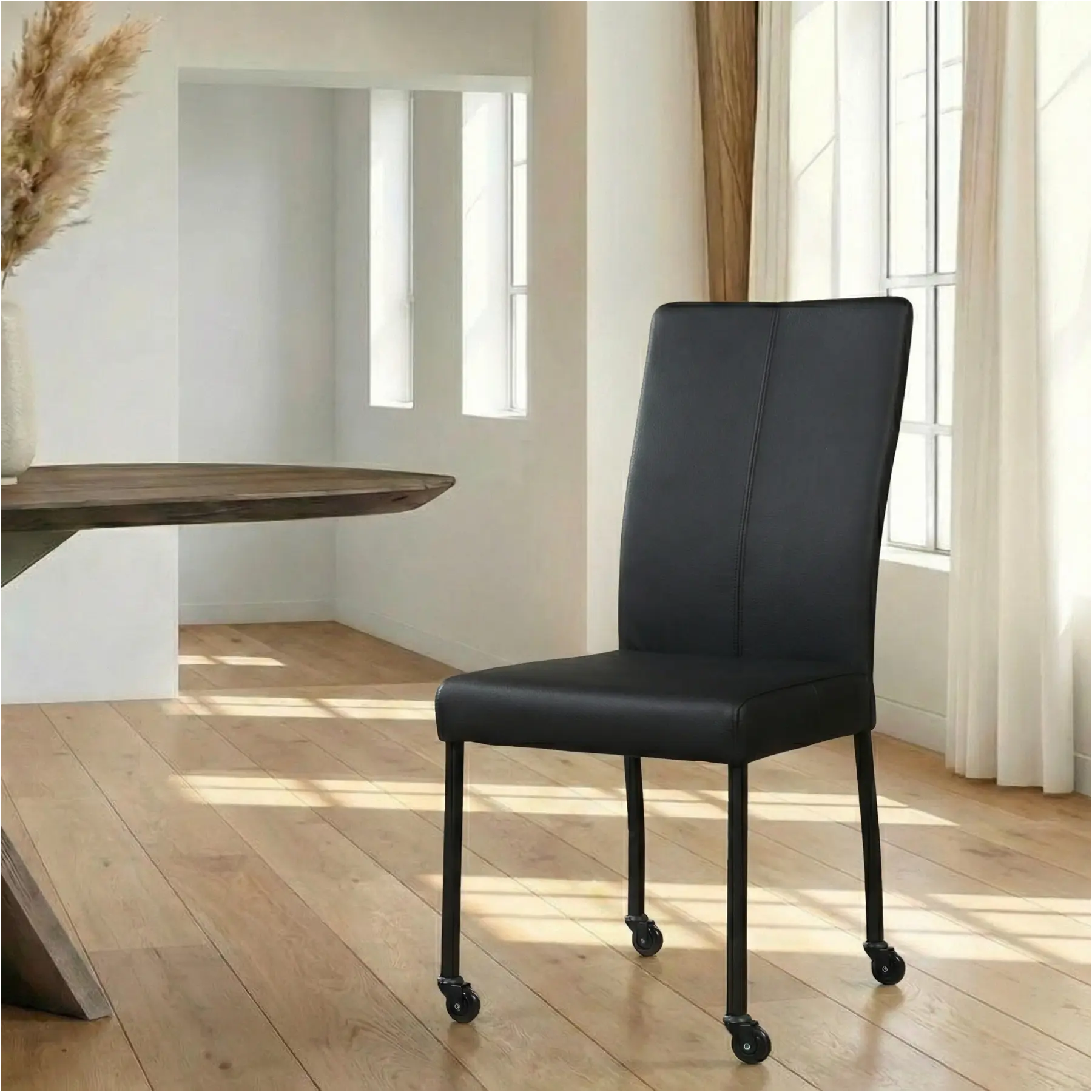 afbeelding van Leren eetkamerstoel Deal - Hermes Nero (zwart) - Poten staal vierkant zwart