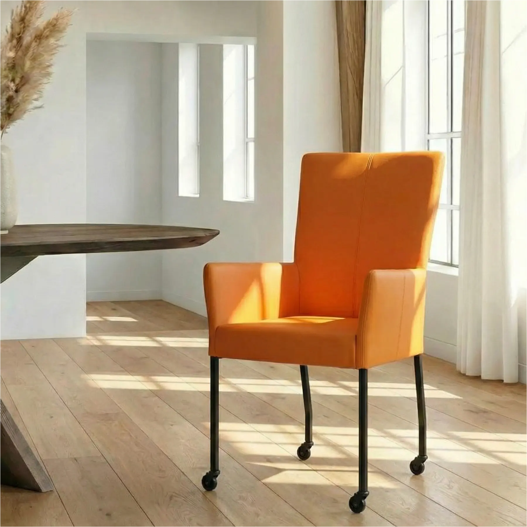 afbeelding van Leren eetkamerstoel Deal met armleuning - Hermes Arancio (feloranje) - Poten staal vierkant zwart