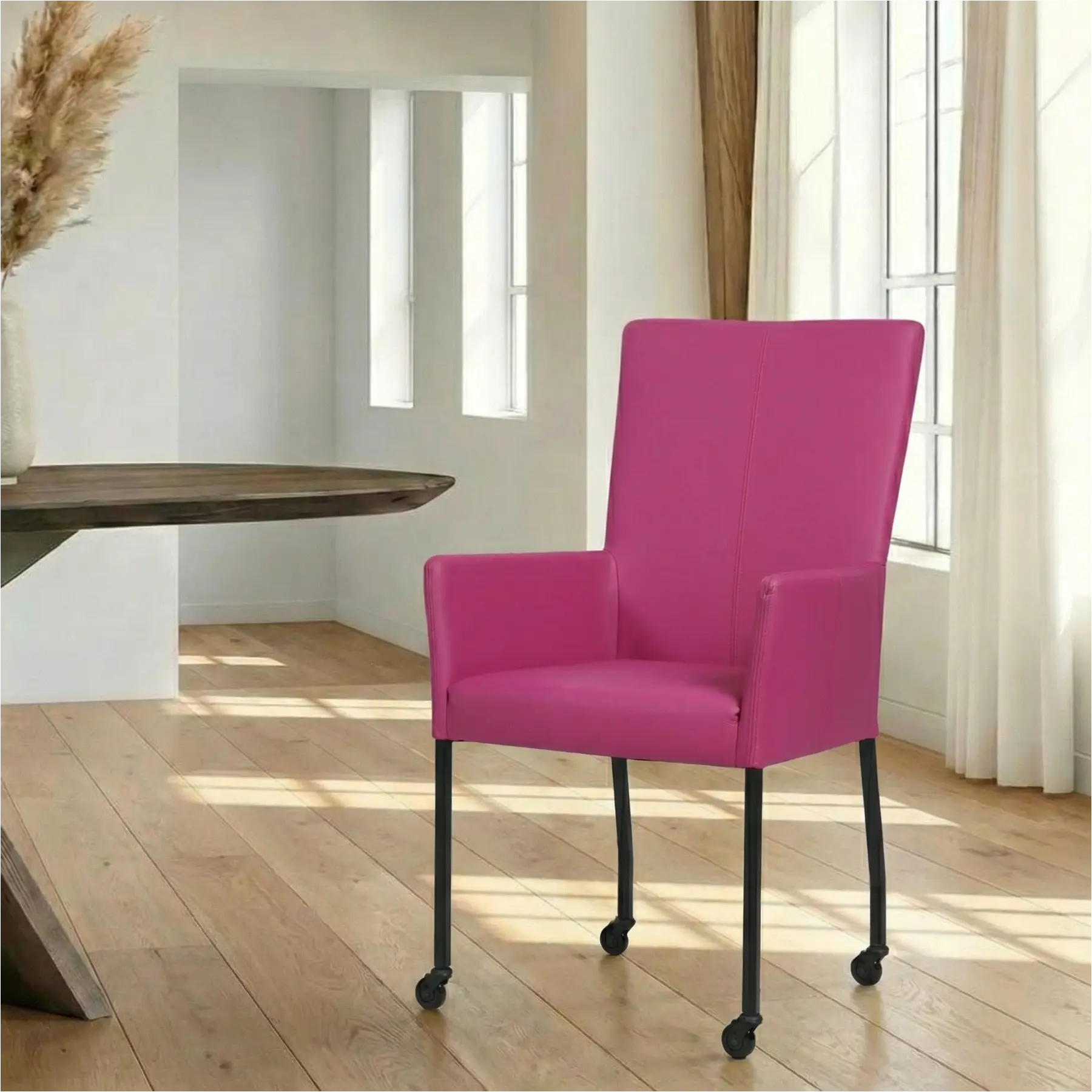 afbeelding van Leren eetkamerstoel Deal met armleuning - Hermes Purple (felpaars) - Poten staal vierkant zwart