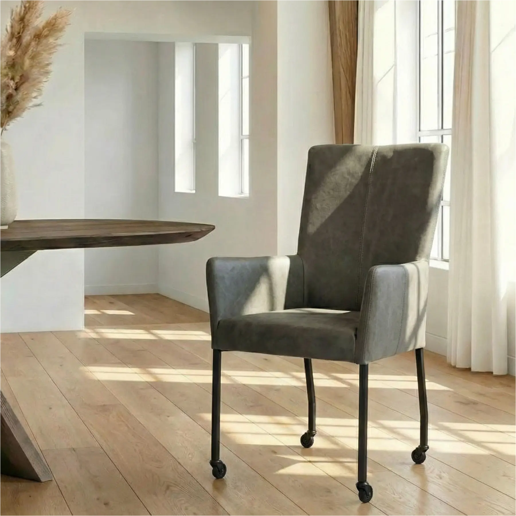 afbeelding van Leren eetkamerstoel Deal met armleuning - Kenia Antracite (grijs) - Poten staal vierkant zwart