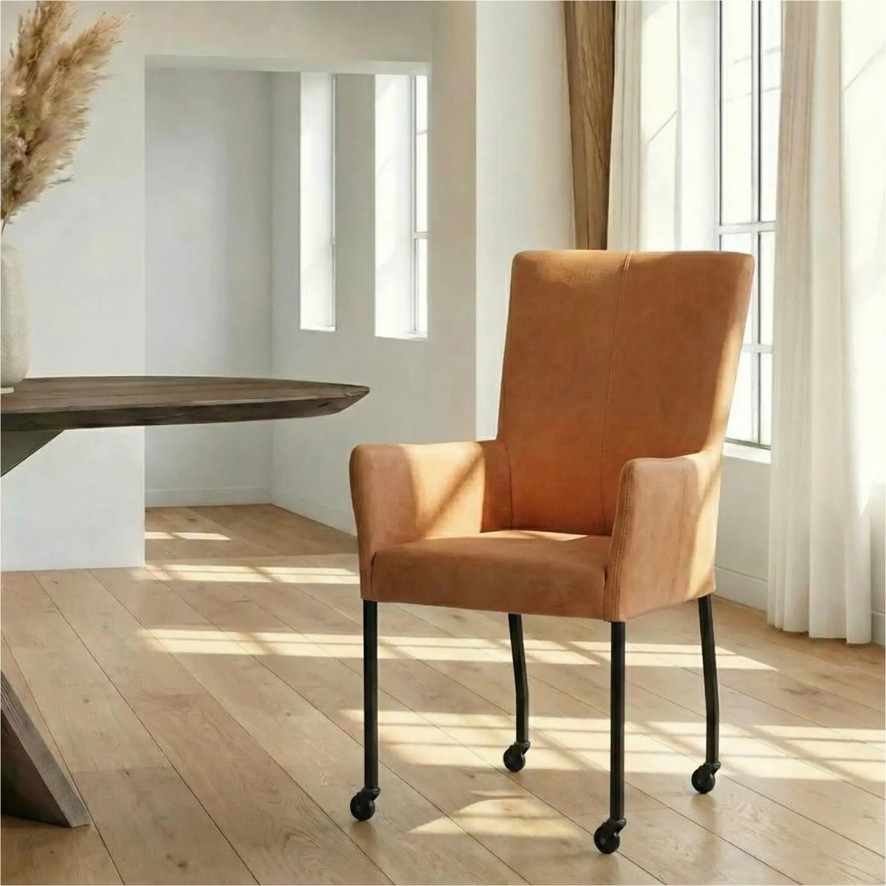 afbeelding van Leren eetkamerstoel Deal met armleuning - Kenia Rost (oranje) - Poten staal vierkant zwart