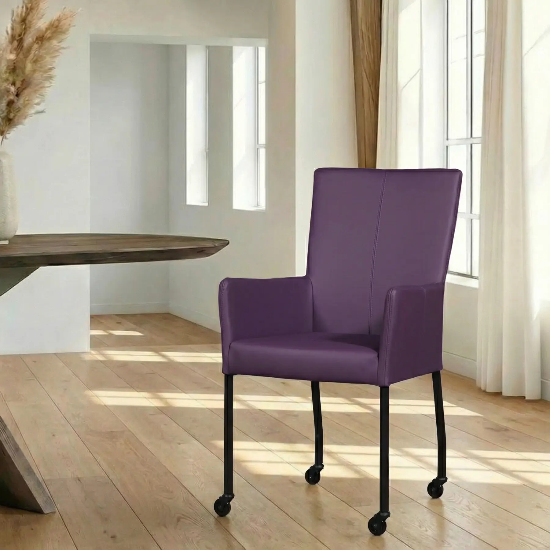 afbeelding van Leren eetkamerstoel Deal met armleuning - Toledo Aubergine (paars) - Poten staal vierkant zwart